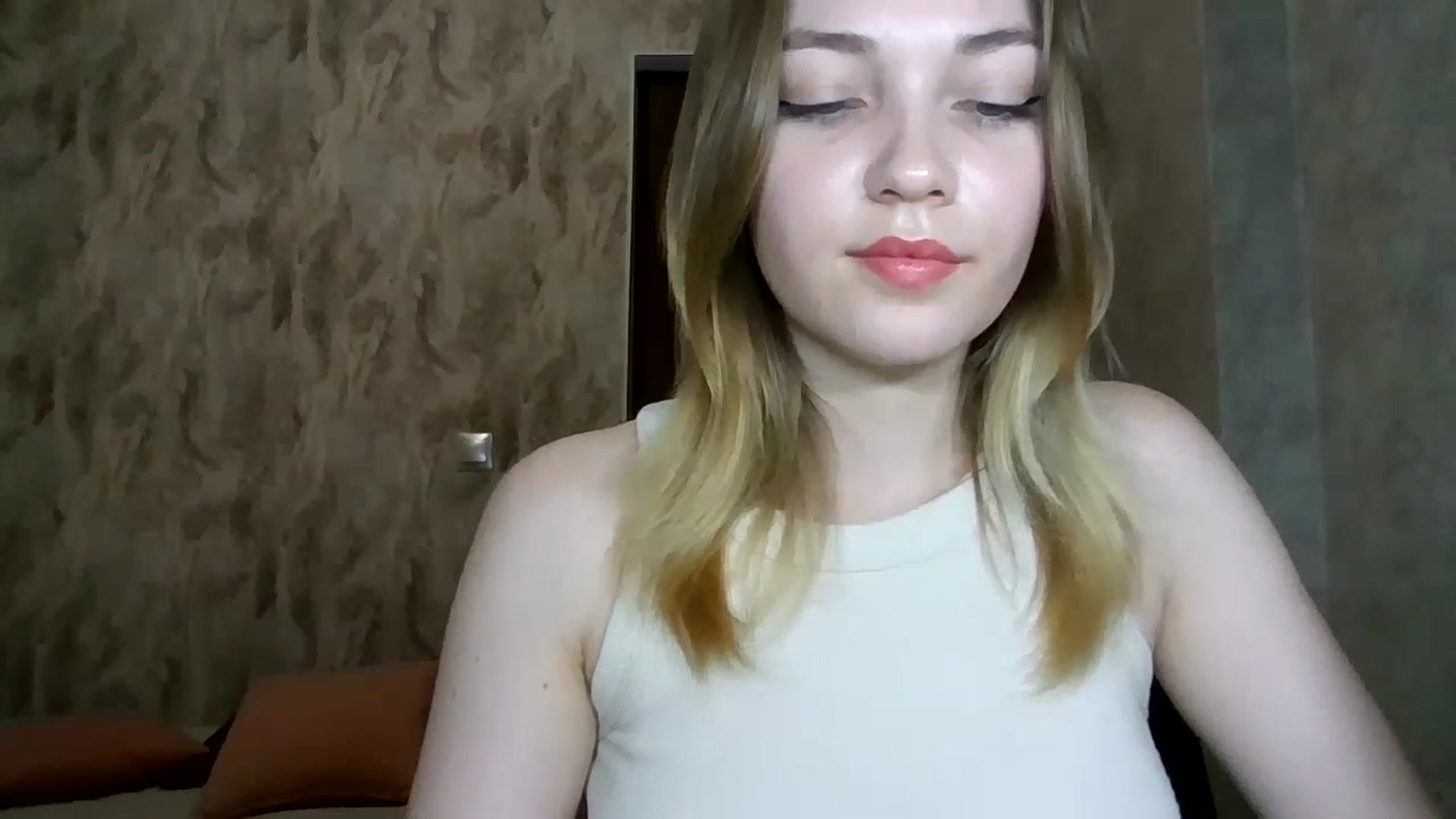 Gallery image thumbnail from KellyKim's myfreecams stream on, 11/09/2024, 14:03 image 16 of 20