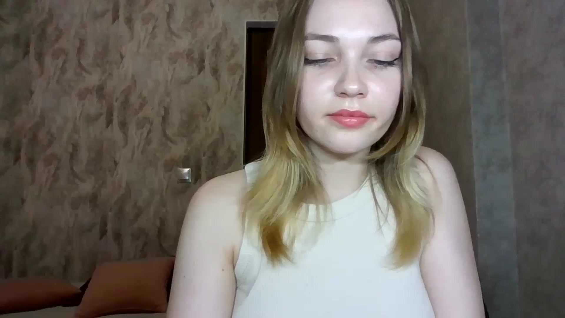 Gallery image thumbnail from KellyKim's myfreecams stream on, 11/09/2024, 14:03 image 6 of 20