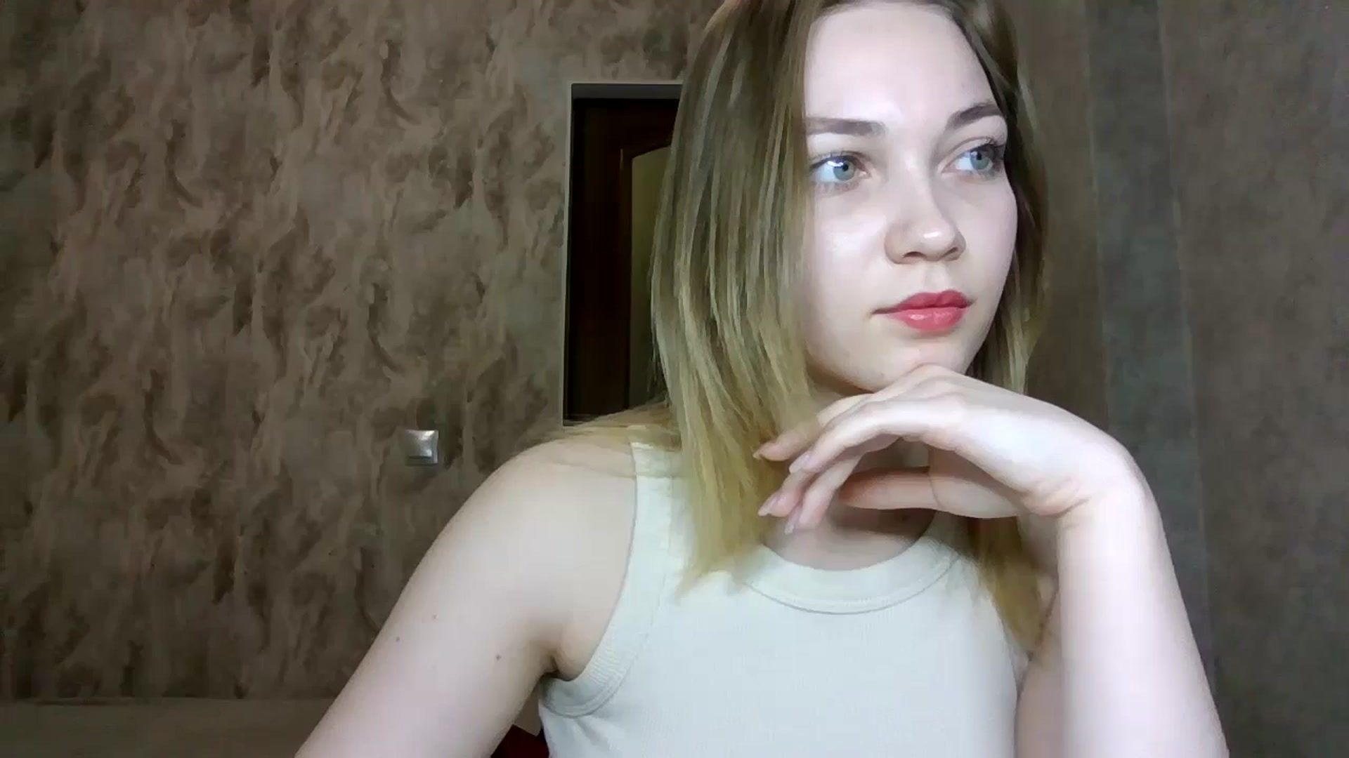 Gallery image thumbnail from KellyKim's myfreecams stream on, 11/10/2024, 10:15 image 6 of 20