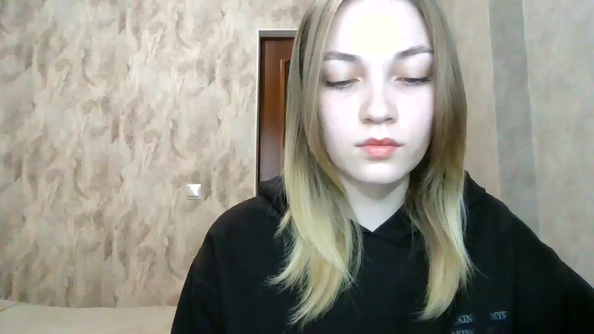 Gallery image thumbnail from KellyKim's myfreecams stream on, 11/15/2024, 09:25 image 16 of 20
