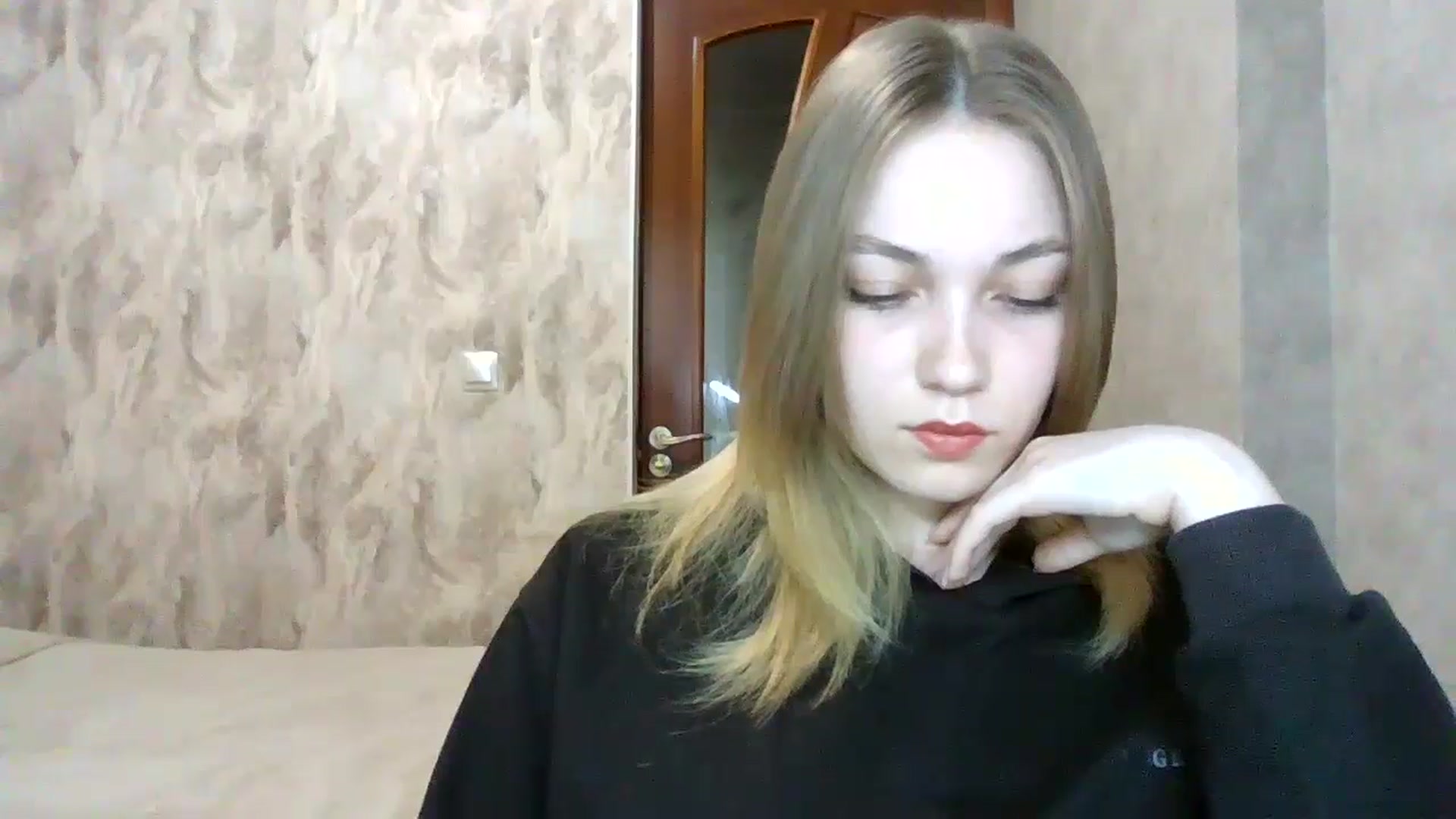 Gallery image thumbnail from KellyKim's myfreecams stream on, 11/15/2024, 10:40 image 6 of 20