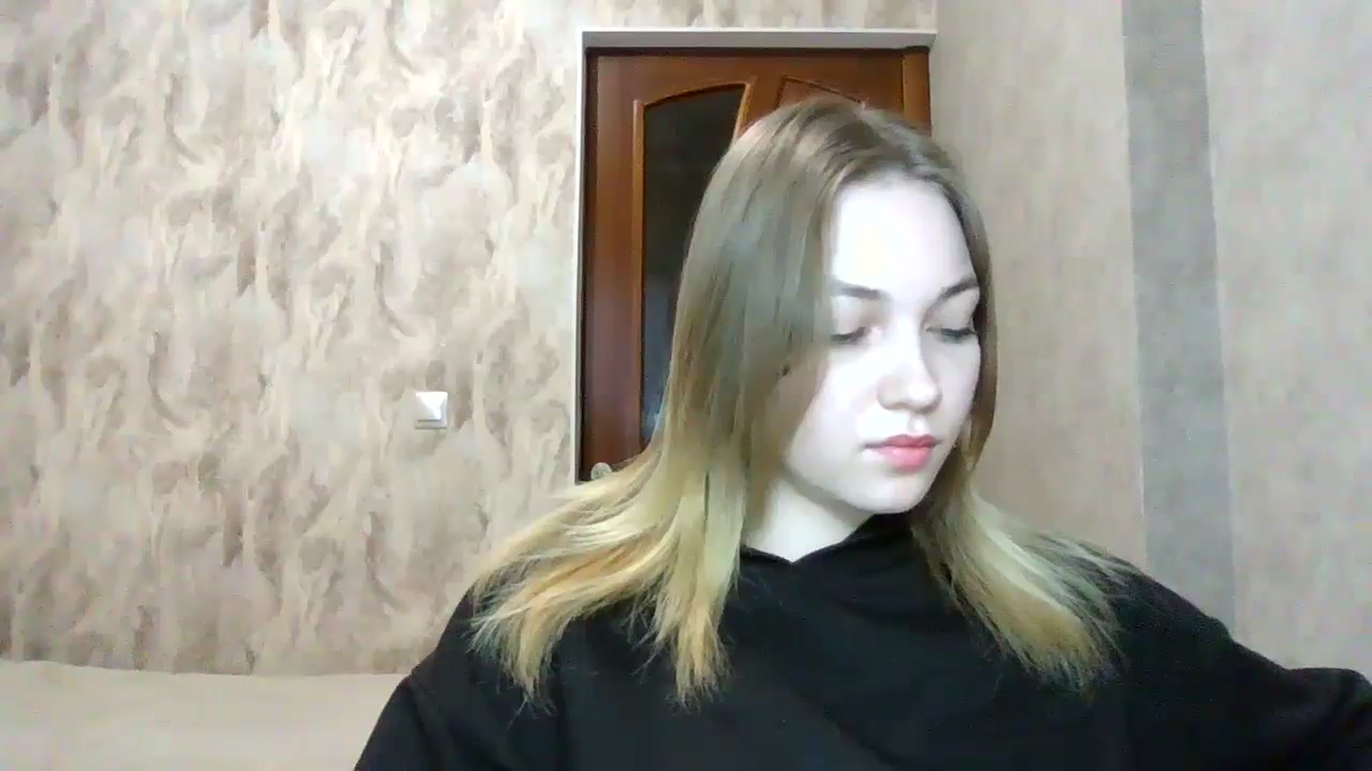 Gallery image thumbnail from KellyKim's myfreecams stream on, 11/16/2024, 13:37 image 12 of 20