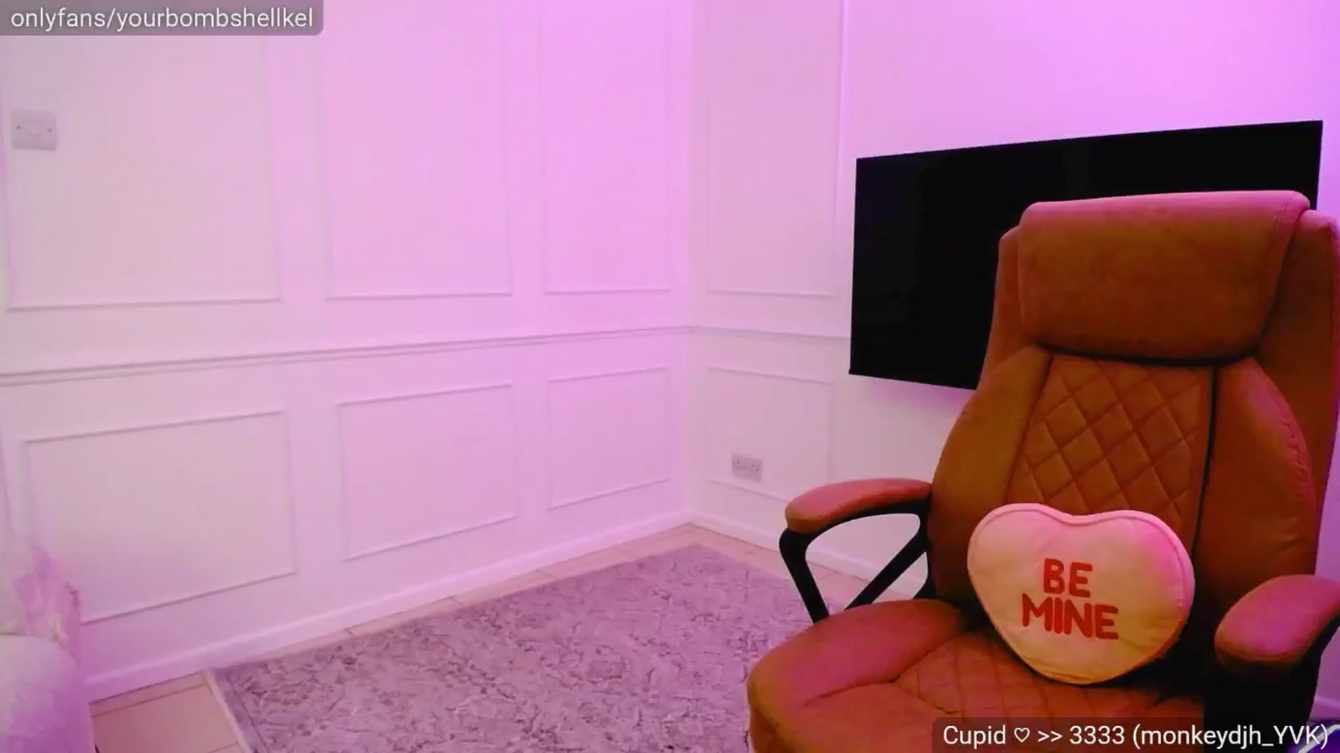Gallery image thumbnail from KellyKisses's myfreecams stream on, 02/02/2025, 01:42 image 9 of 20