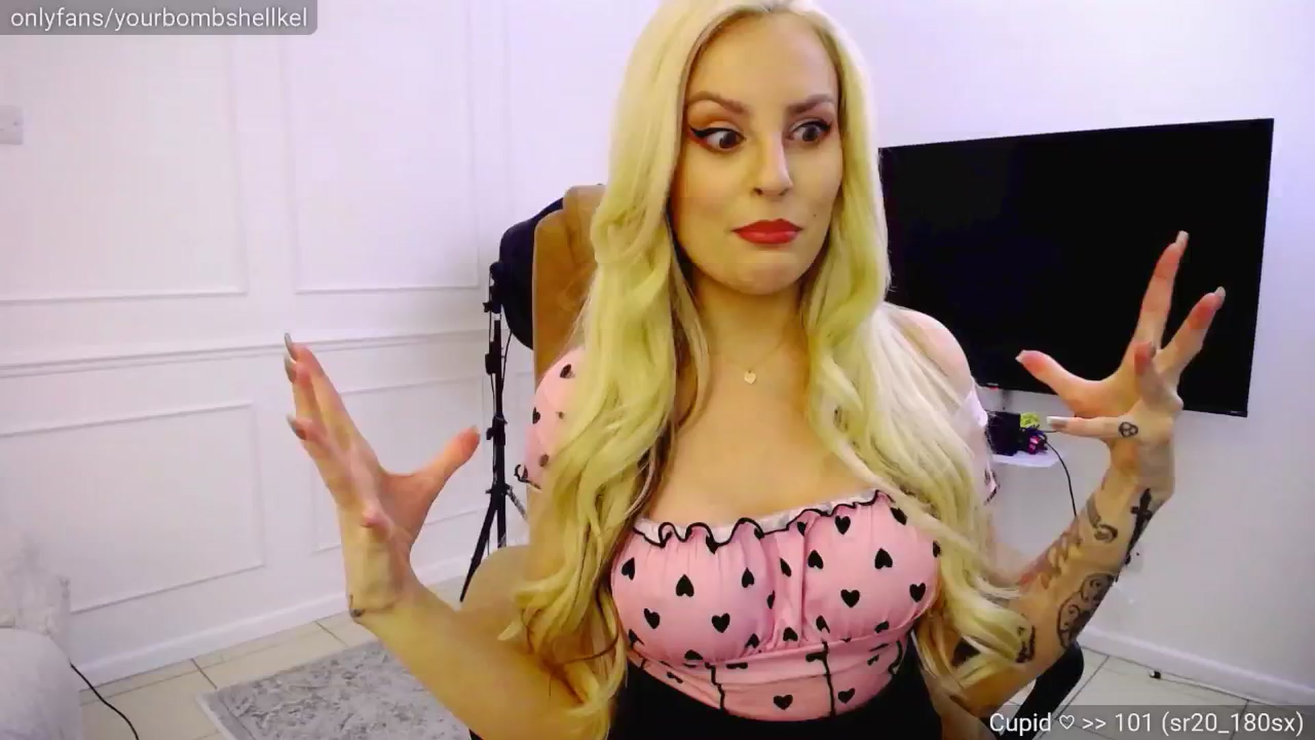 Gallery image thumbnail from KellyKisses's myfreecams stream on, 02/07/2025, 22:38 image 8 of 20