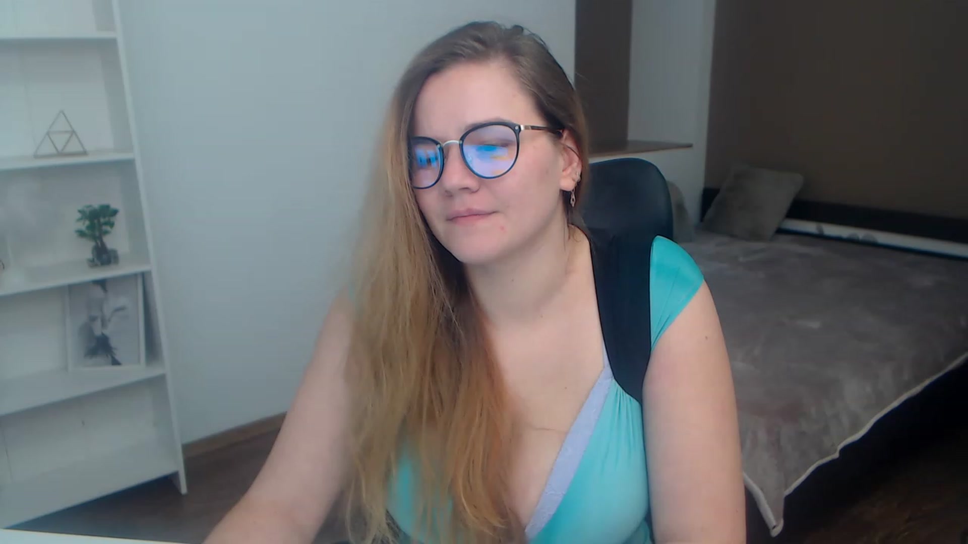 Gallery image thumbnail from KellyKleine's myfreecams stream on, 03/17/2023, 19:14 image 2 of 20