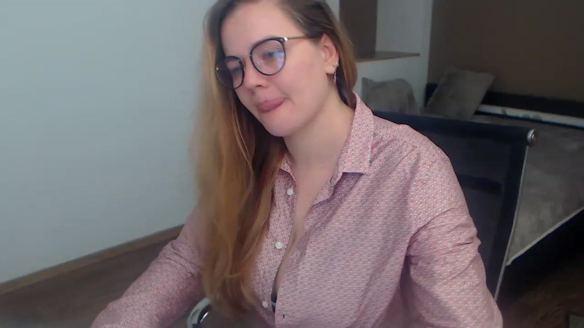 Gallery image thumbnail from KellyKleine's myfreecams stream on, 03/17/2023, 21:47 image 14 of 20