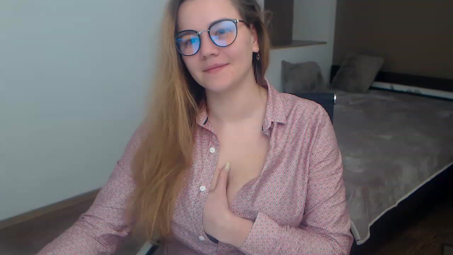 Gallery image thumbnail from KellyKleine's myfreecams stream on, 03/17/2023, 21:47 image 3 of 20