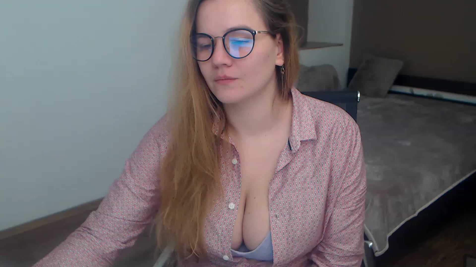 Gallery image thumbnail from KellyKleine's myfreecams stream on, 03/17/2023, 21:47 image 6 of 20