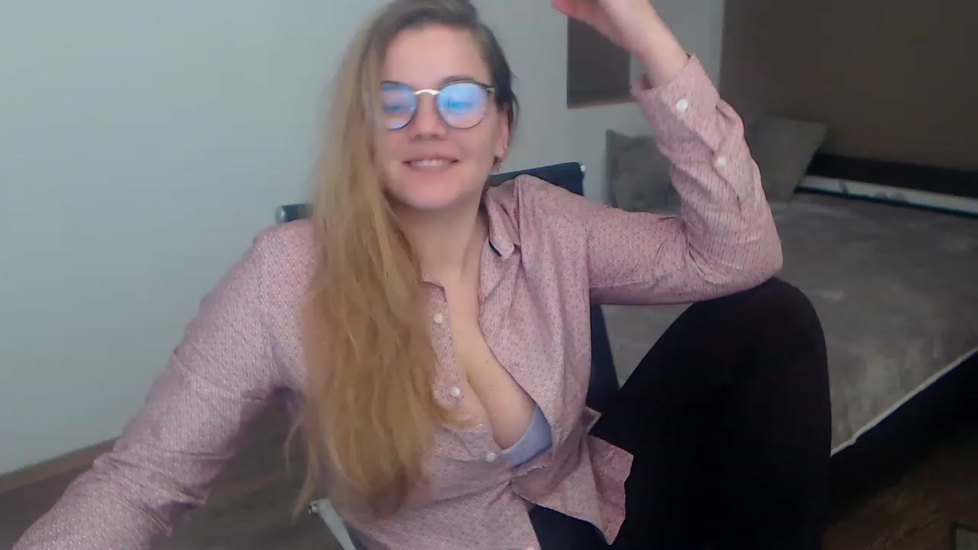 Gallery image thumbnail from KellyKleine's myfreecams stream on, 03/17/2023, 21:47 image 10 of 20