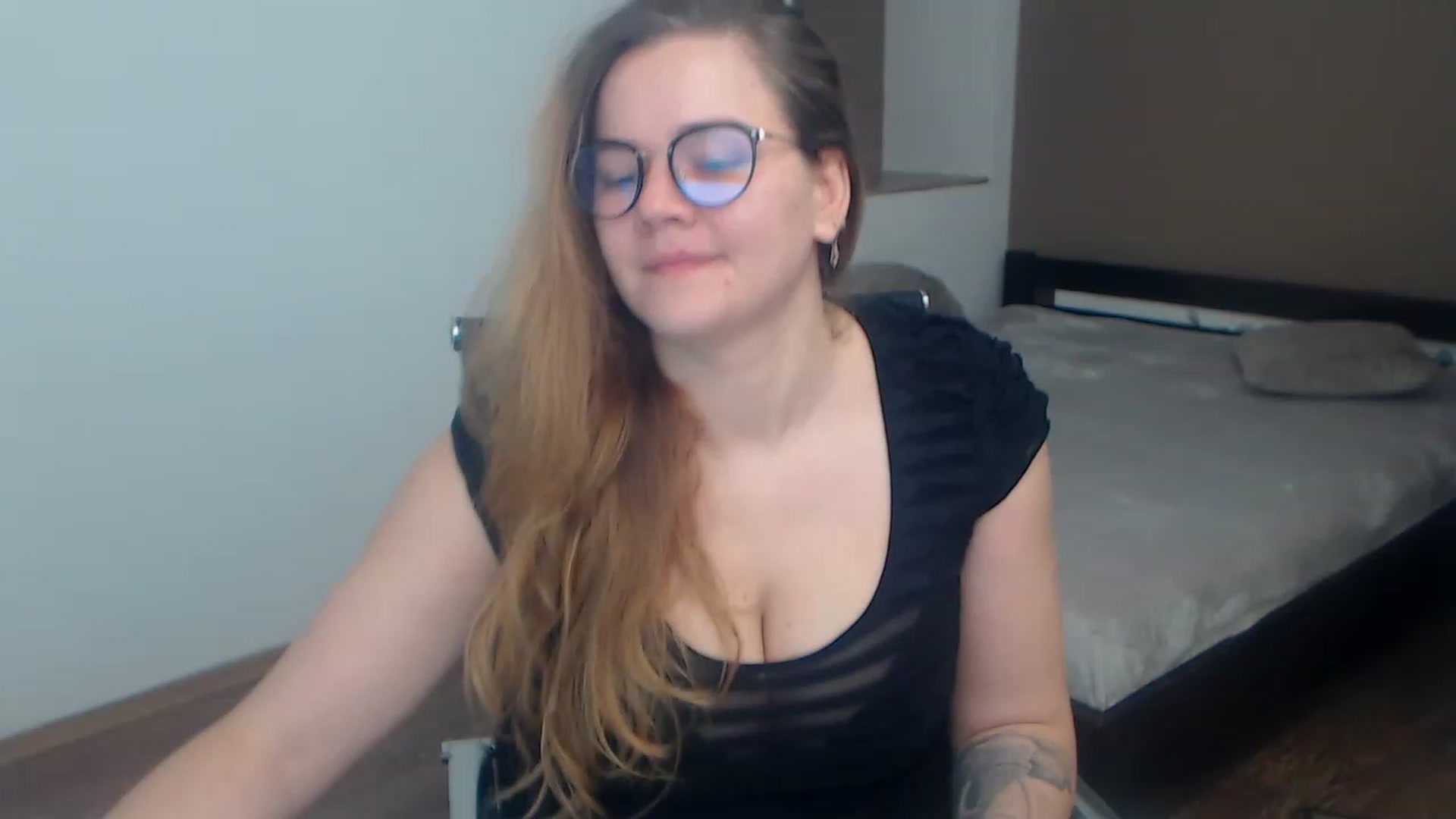 Gallery image thumbnail from KellyKleine's myfreecams stream on, 03/18/2023, 12:08 image 18 of 20