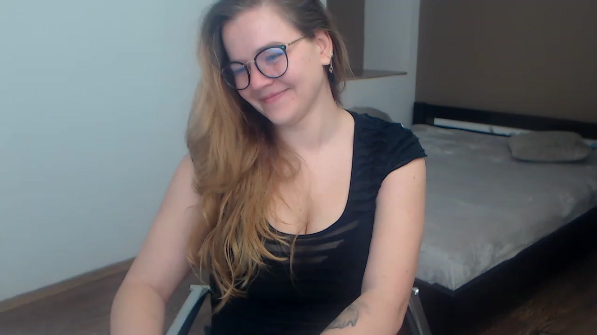 Gallery image thumbnail from KellyKleine's myfreecams stream on, 03/18/2023, 12:08 image 6 of 20