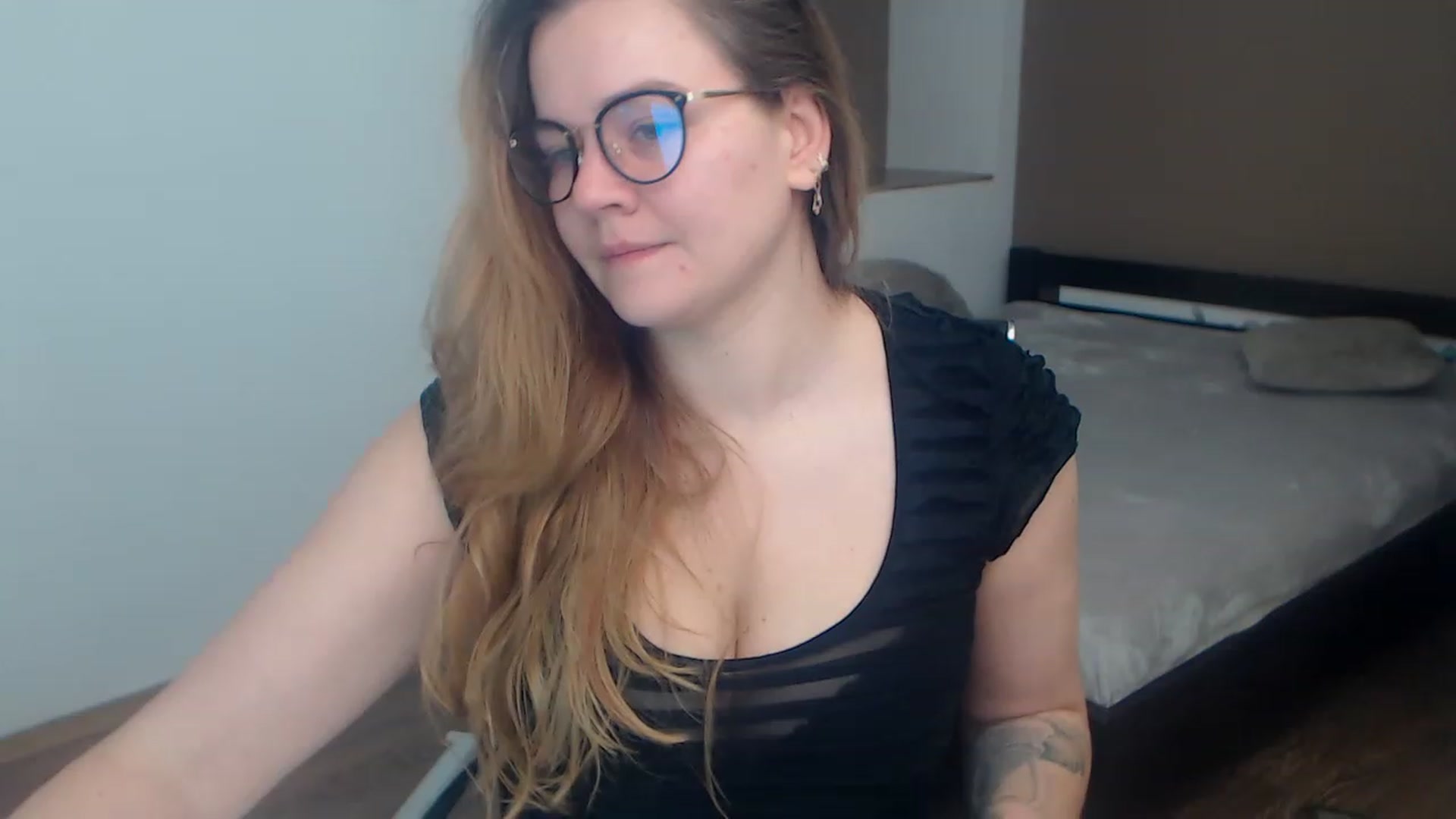 Gallery image thumbnail from KellyKleine's myfreecams stream on, 03/18/2023, 12:08 image 7 of 20