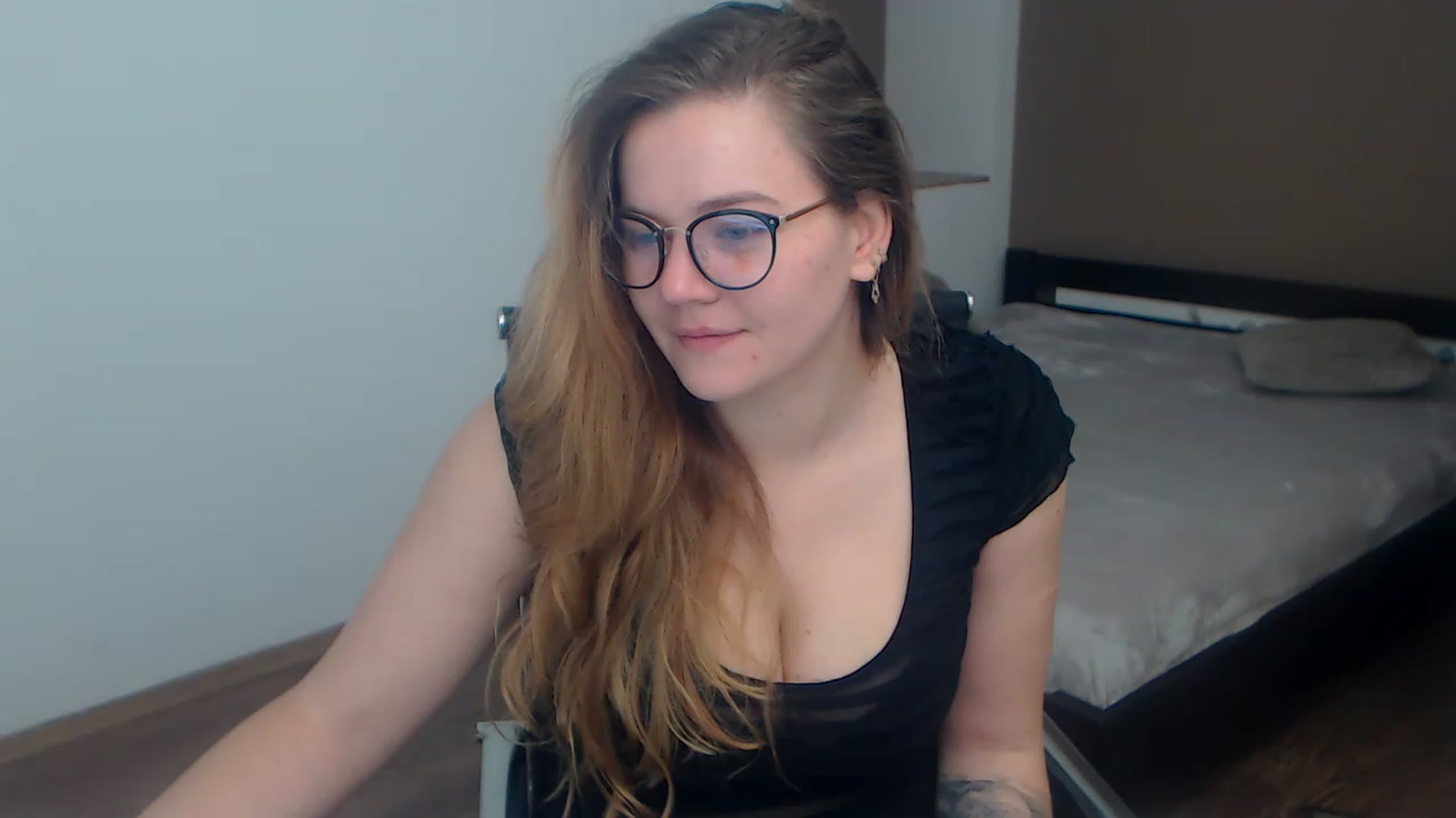 Gallery image thumbnail from KellyKleine's myfreecams stream on, 03/18/2023, 12:08 image 12 of 20