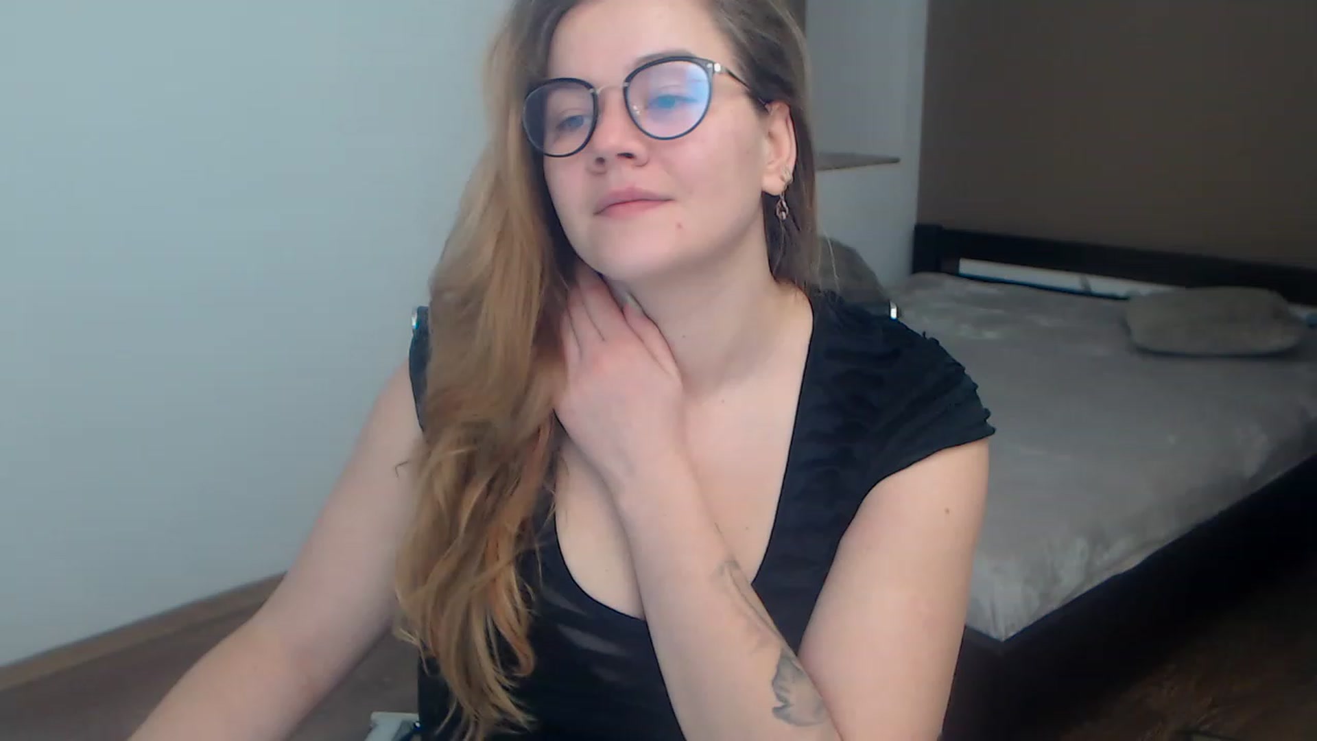 Gallery image thumbnail from KellyKleine's myfreecams stream on, 03/18/2023, 12:08 image 2 of 20