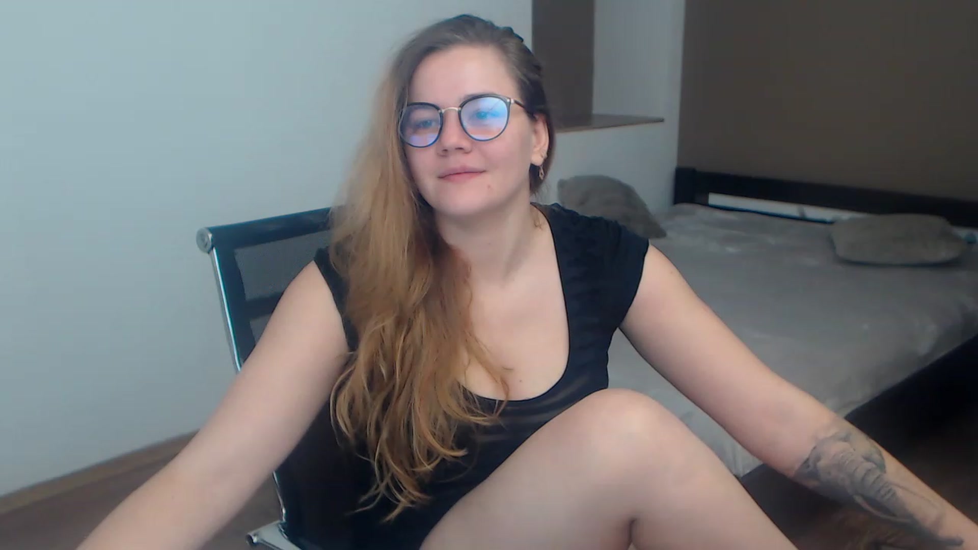 Gallery image thumbnail from KellyKleine's myfreecams stream on, 03/18/2023, 12:08 image 19 of 20