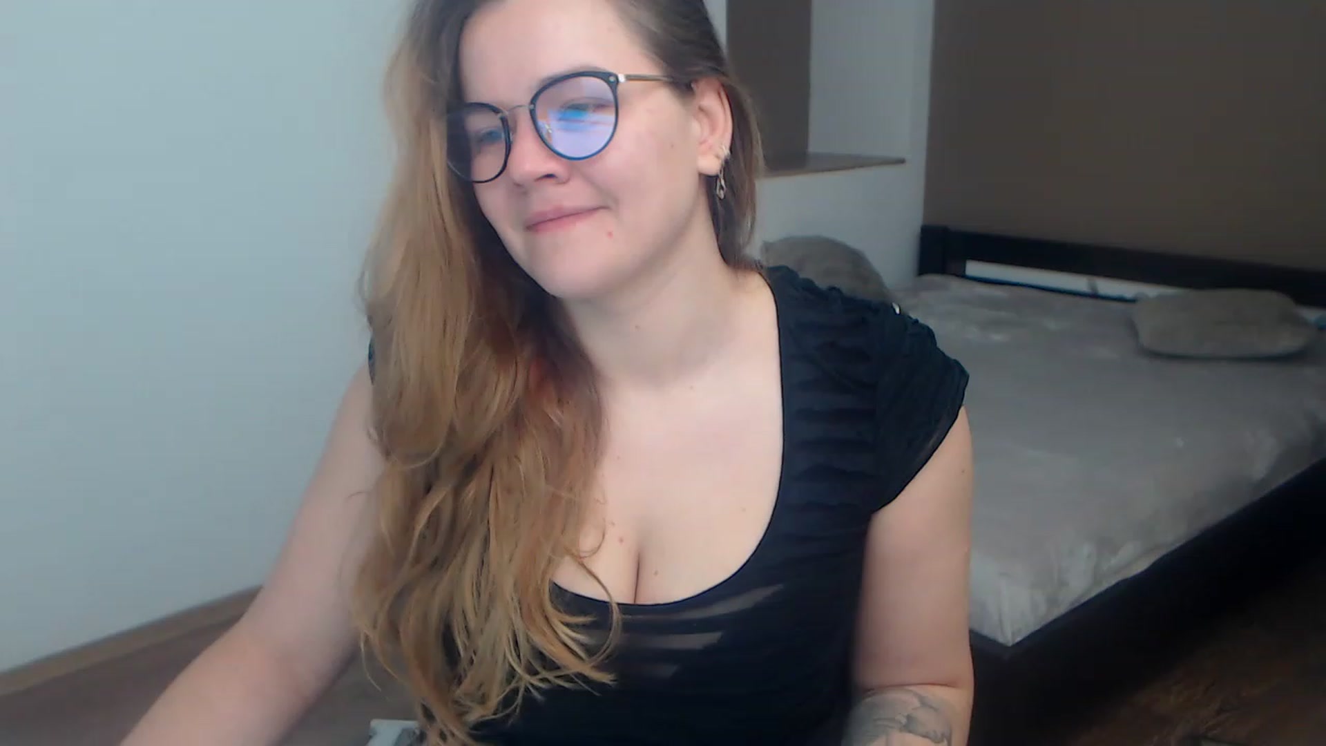 Gallery image thumbnail from KellyKleine's myfreecams stream on, 03/18/2023, 12:08 image 3 of 20