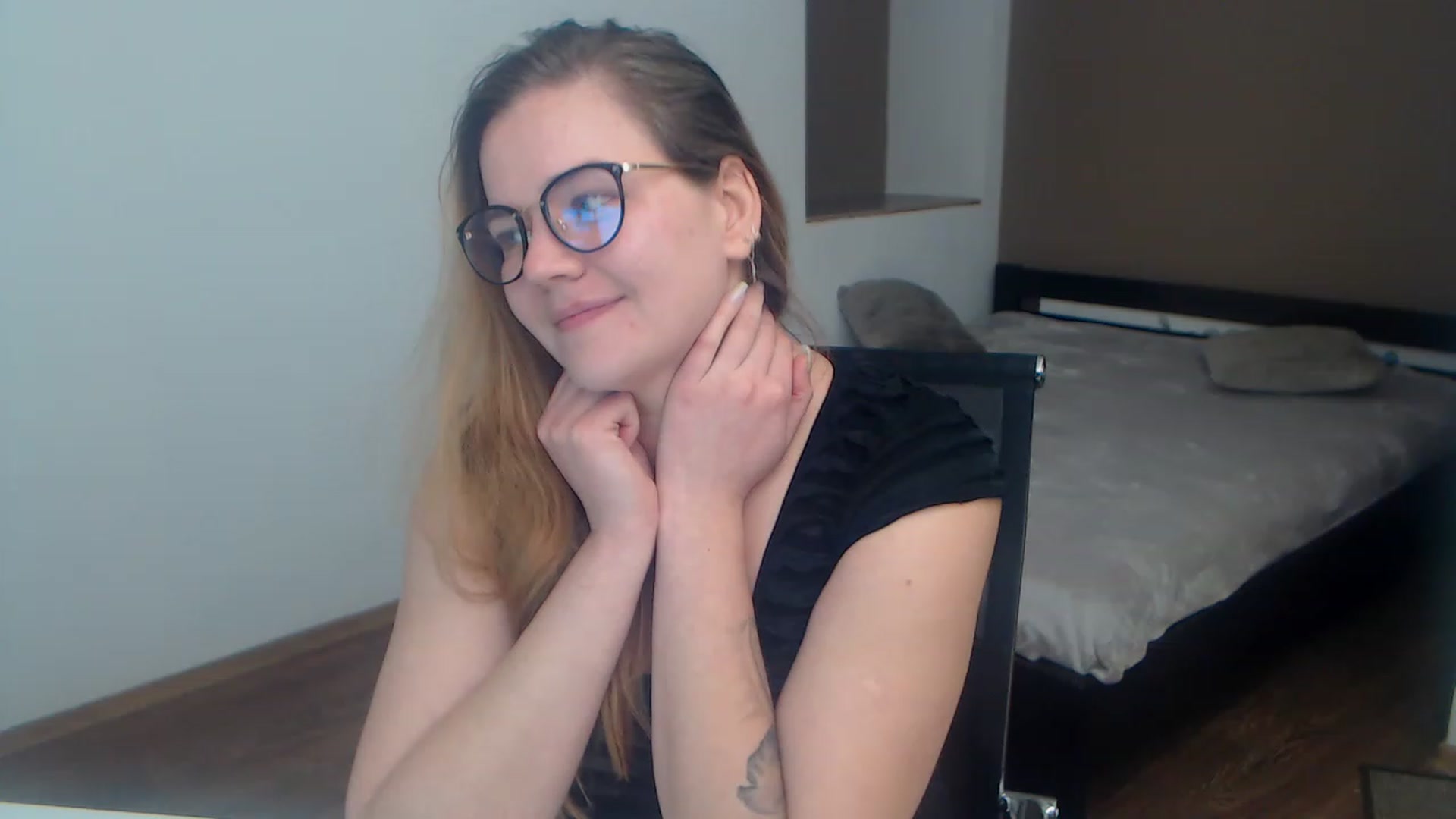 Gallery image thumbnail from KellyKleine's myfreecams stream on, 03/18/2023, 16:11 image 7 of 20
