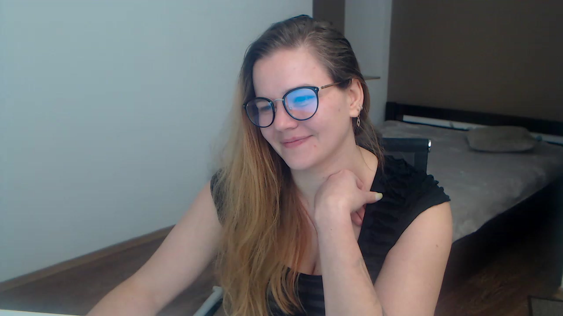 Gallery image thumbnail from KellyKleine's myfreecams stream on, 03/18/2023, 16:11 image 13 of 20