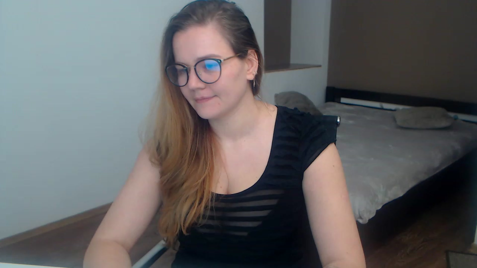 Gallery image thumbnail from KellyKleine's myfreecams stream on, 03/18/2023, 16:11 image 6 of 20