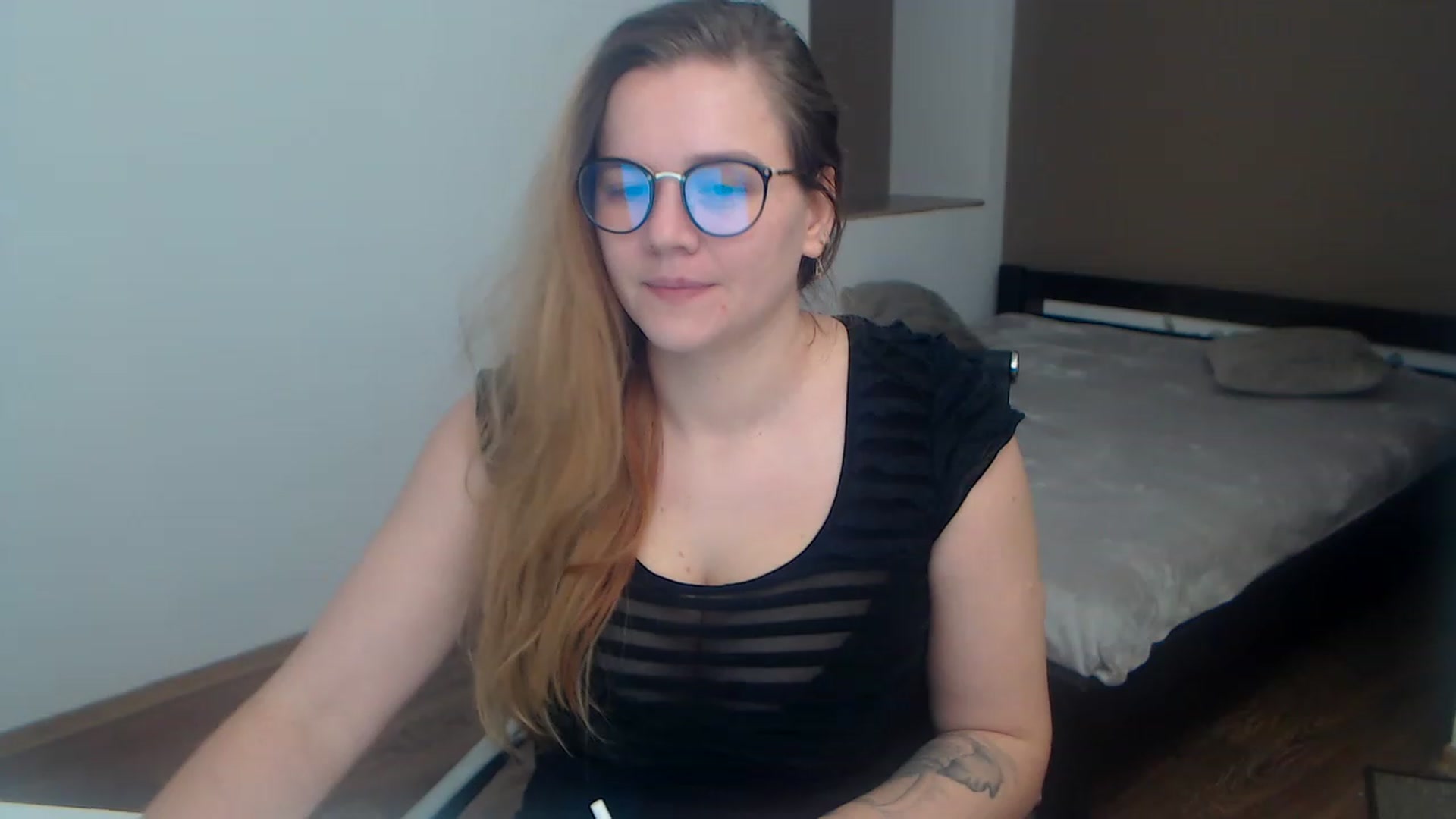 Gallery image thumbnail from KellyKleine's myfreecams stream on, 03/18/2023, 16:11 image 4 of 20
