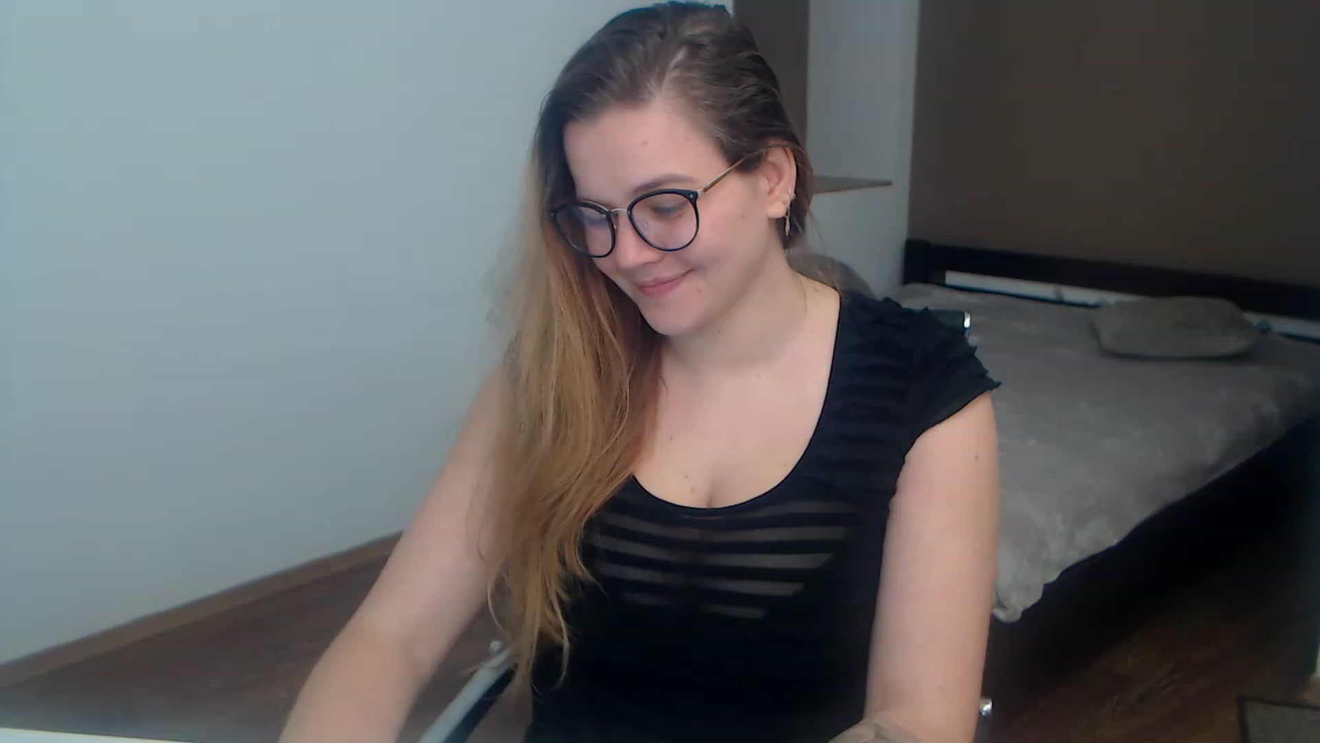 Gallery image thumbnail from KellyKleine's myfreecams stream on, 03/18/2023, 16:11 image 14 of 20