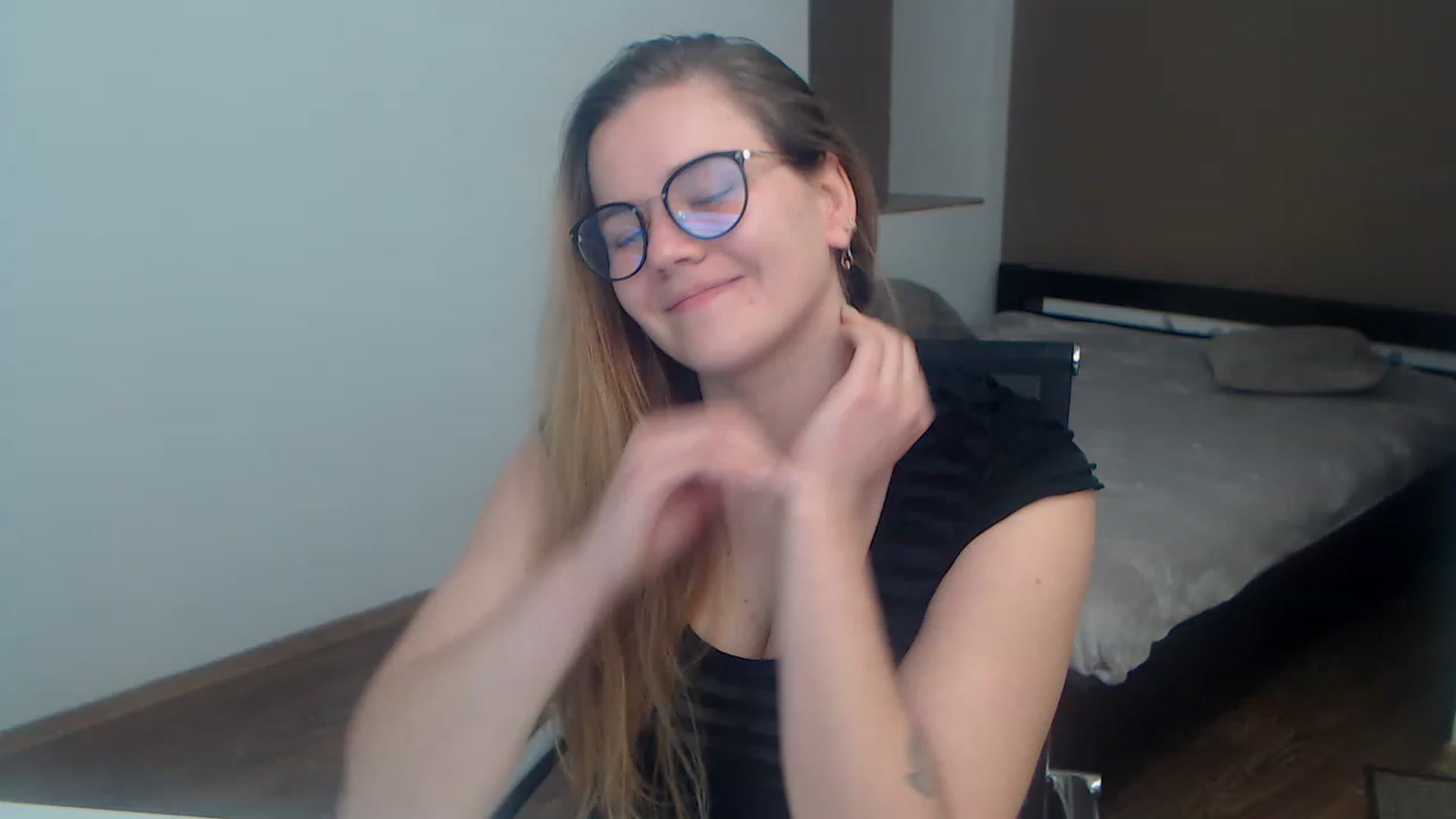 Gallery image thumbnail from KellyKleine's myfreecams stream on, 03/18/2023, 16:11 image 15 of 20