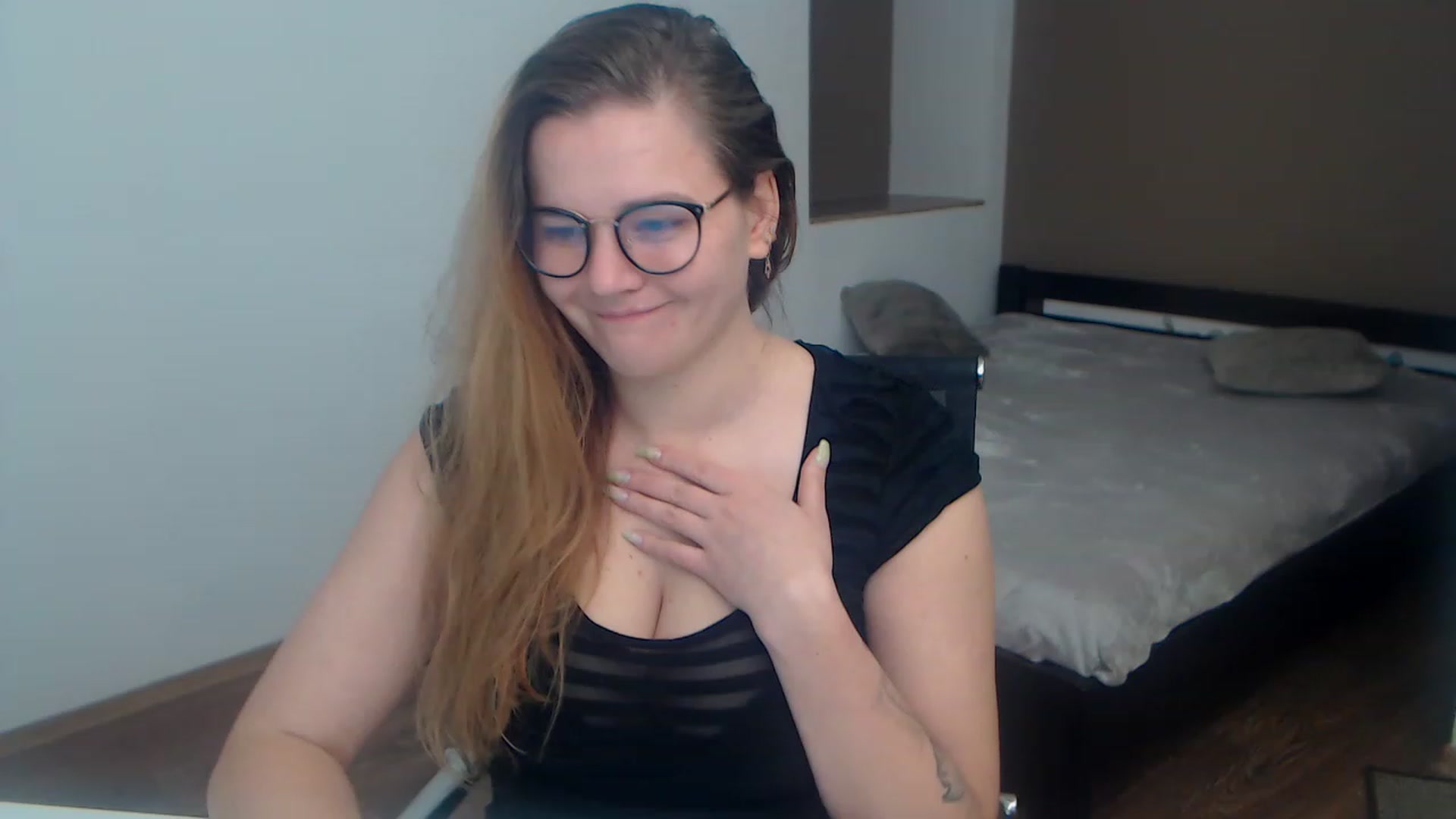 Gallery image thumbnail from KellyKleine's myfreecams stream on, 03/18/2023, 16:11 image 2 of 20