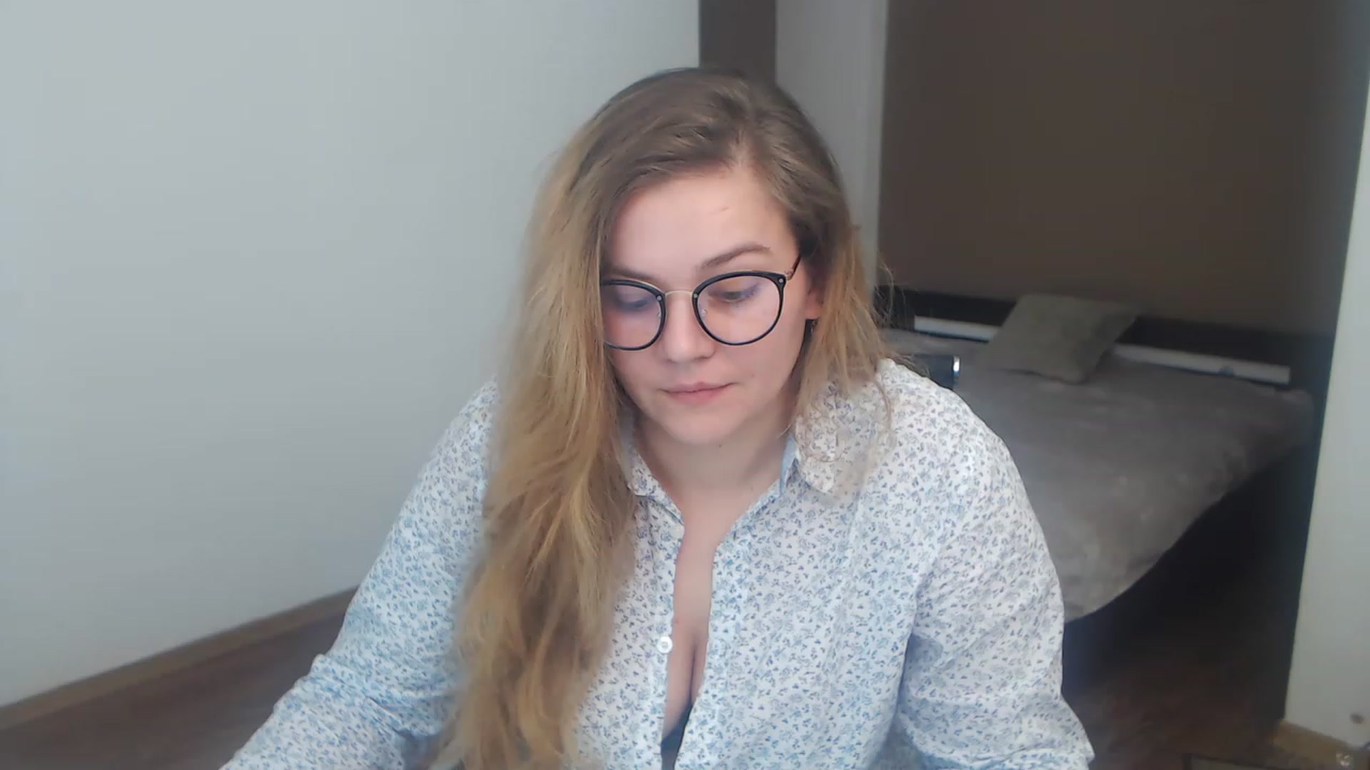 Gallery image thumbnail from KellyKleine's myfreecams stream on, 03/22/2023, 19:15 image 13 of 20