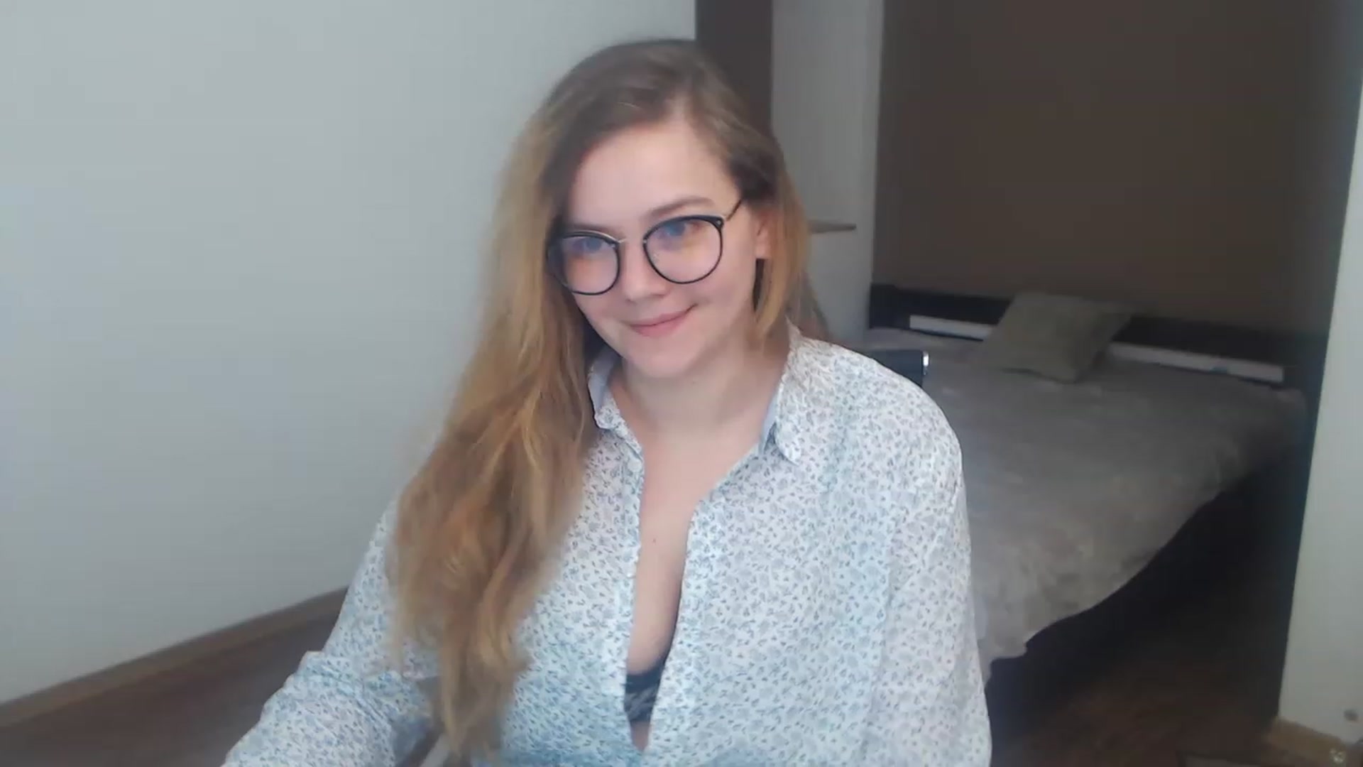 Gallery image thumbnail from KellyKleine's myfreecams stream on, 03/22/2023, 19:15 image 10 of 20