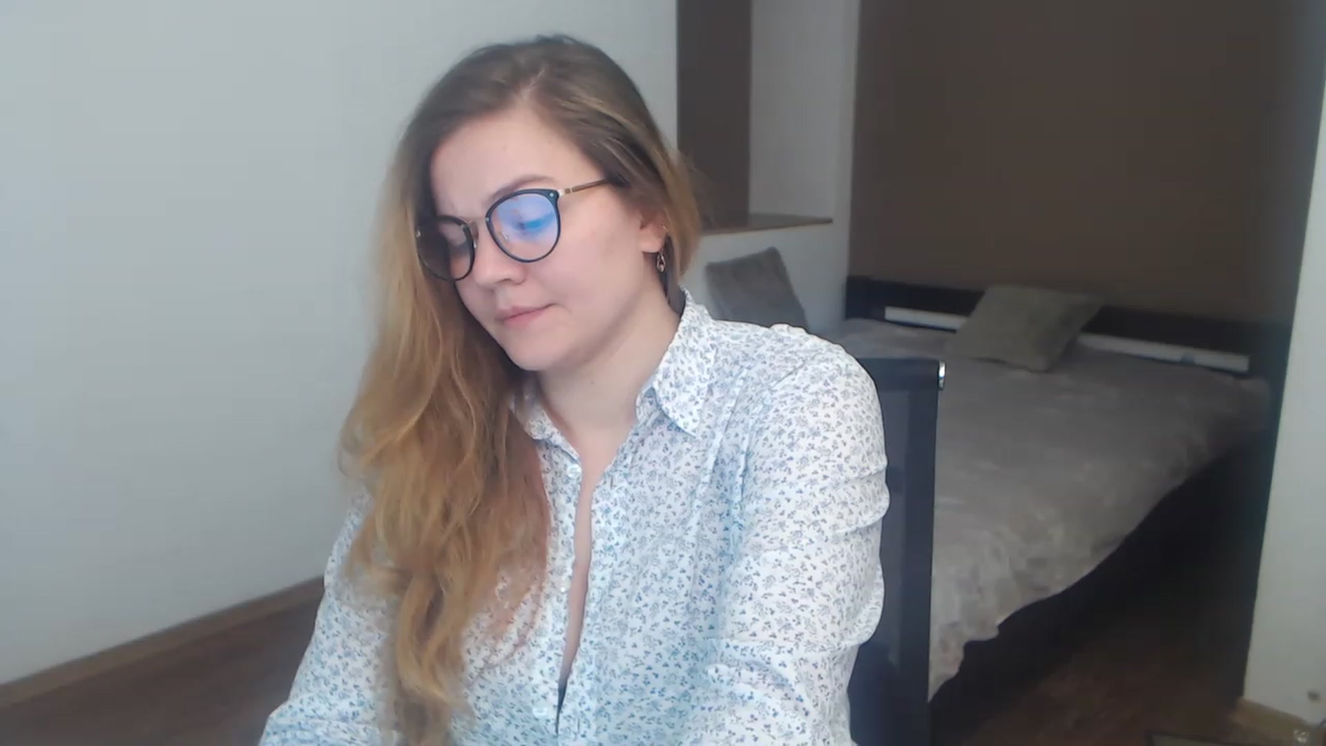 Gallery image thumbnail from KellyKleine's myfreecams stream on, 03/22/2023, 19:15 image 15 of 20