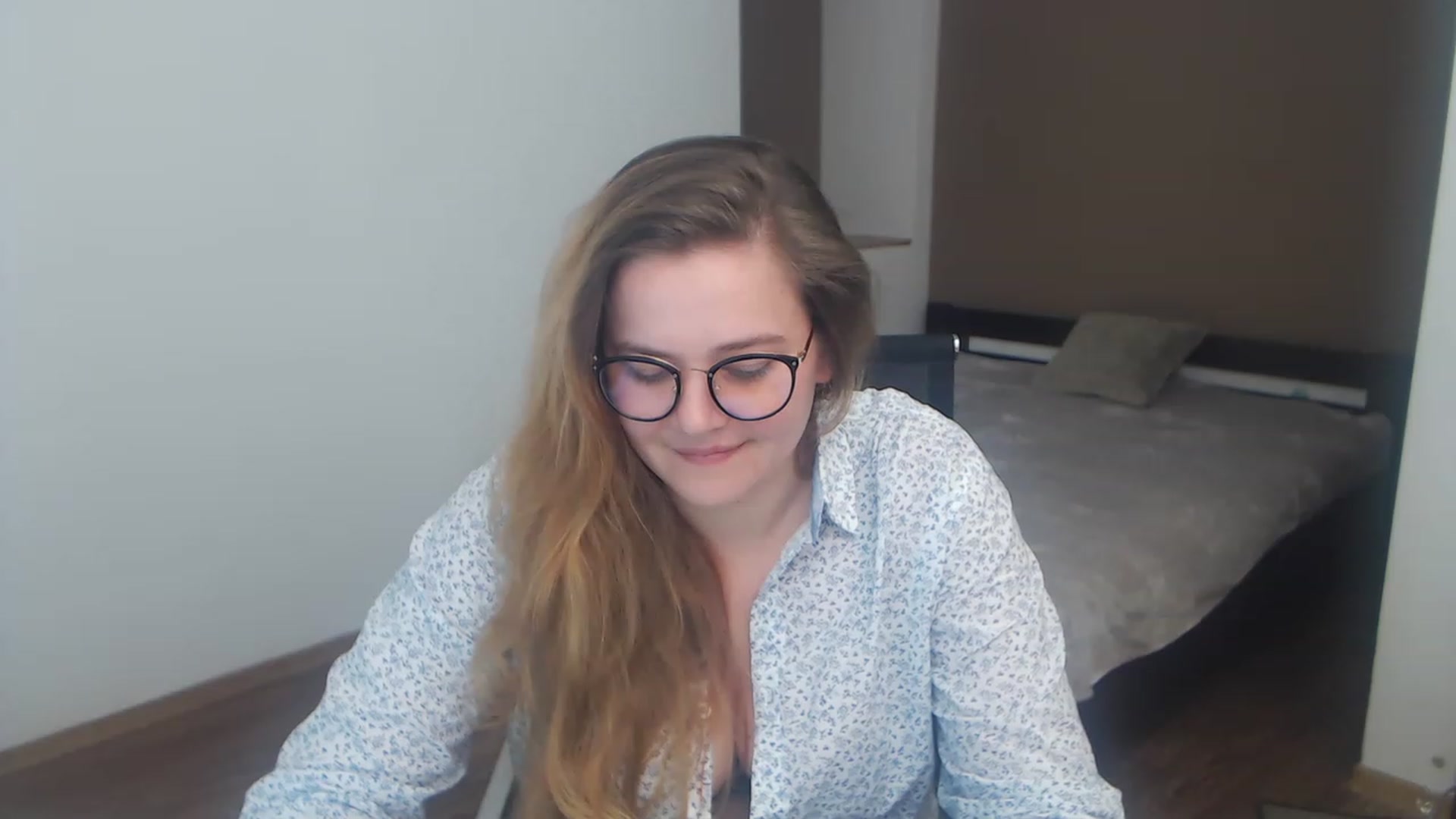 Gallery image thumbnail from KellyKleine's myfreecams stream on, 03/22/2023, 19:15 image 17 of 20