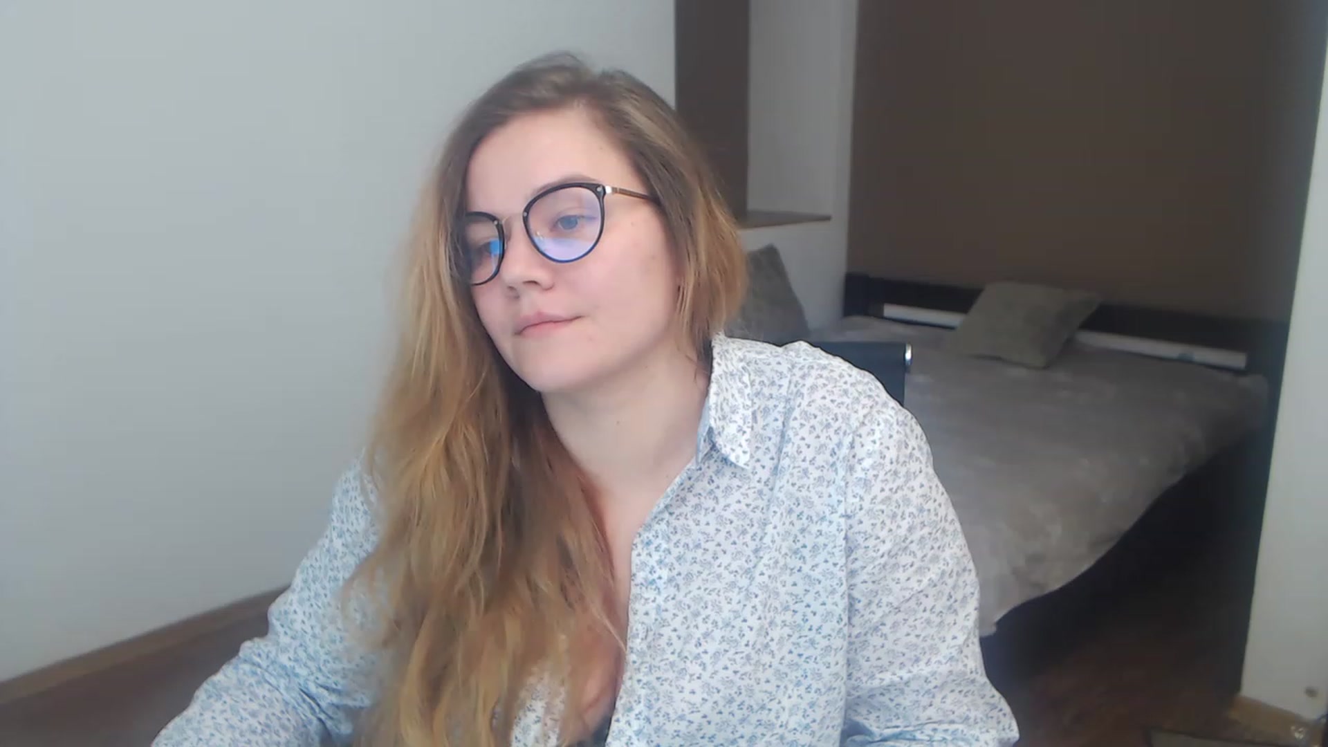Gallery image thumbnail from KellyKleine's myfreecams stream on, 03/22/2023, 19:15 image 19 of 20