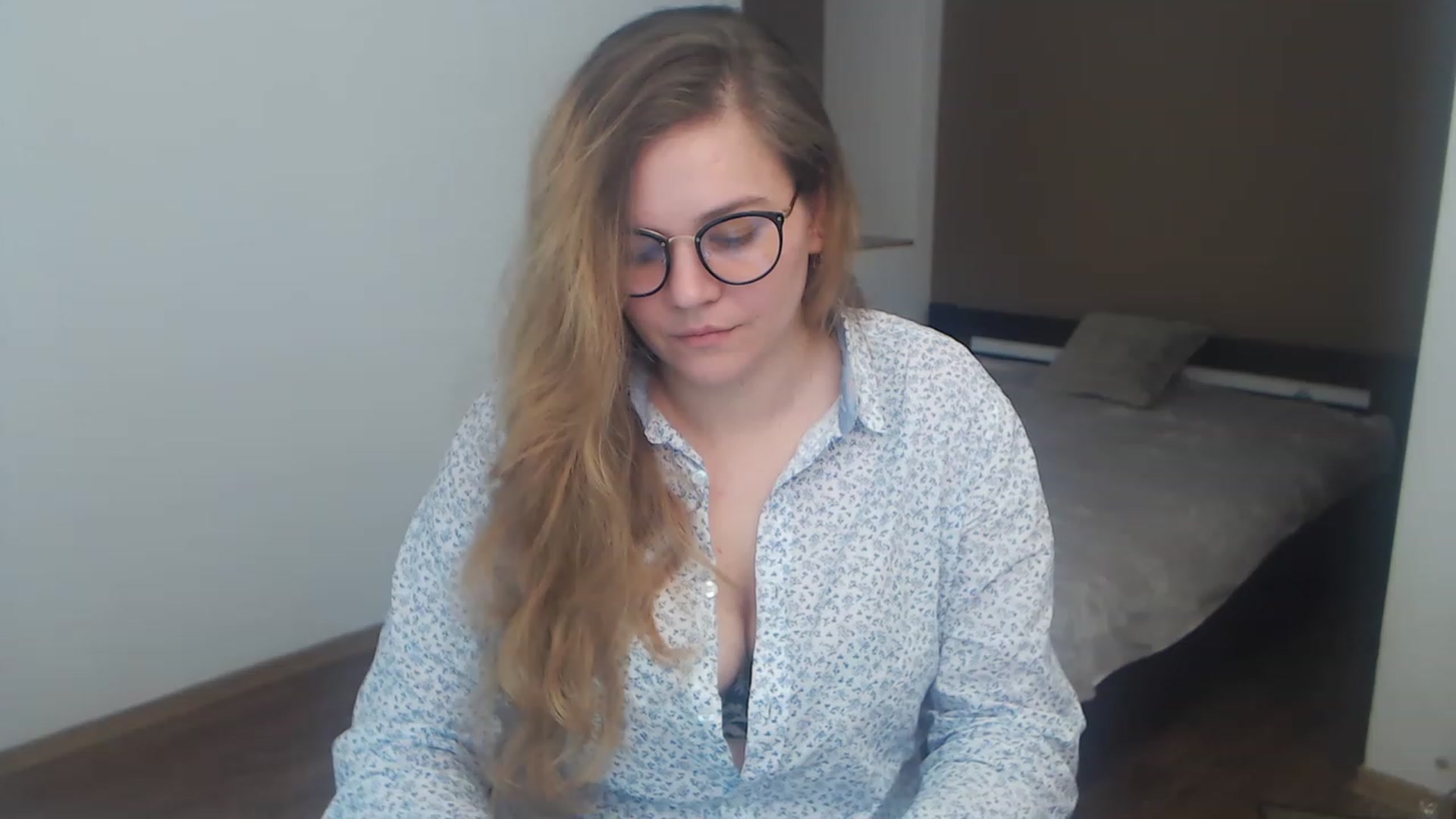 Gallery image thumbnail from KellyKleine's myfreecams stream on, 03/22/2023, 19:15 image 8 of 20