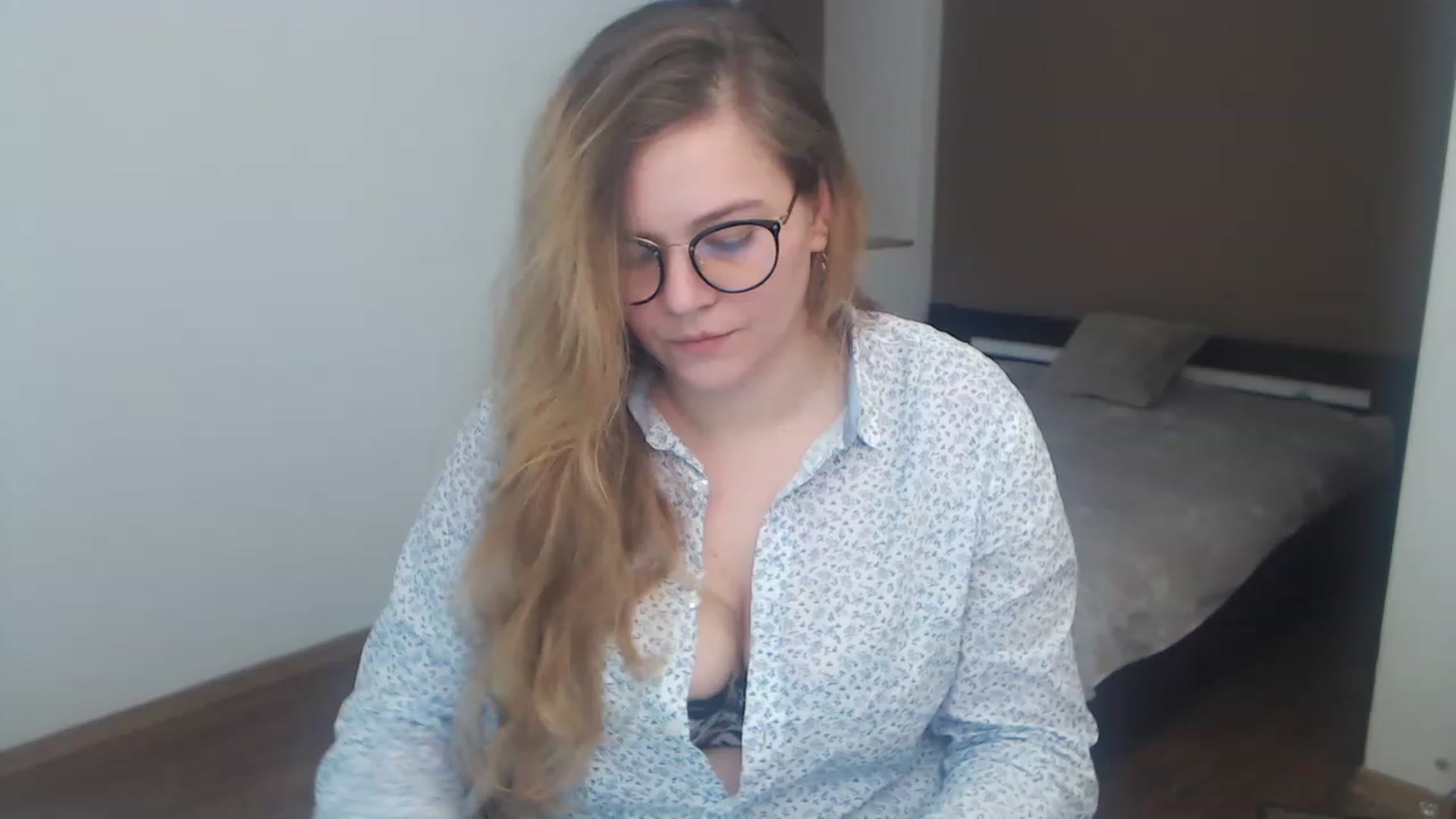 Gallery image thumbnail from KellyKleine's myfreecams stream on, 03/22/2023, 19:15 image 7 of 20