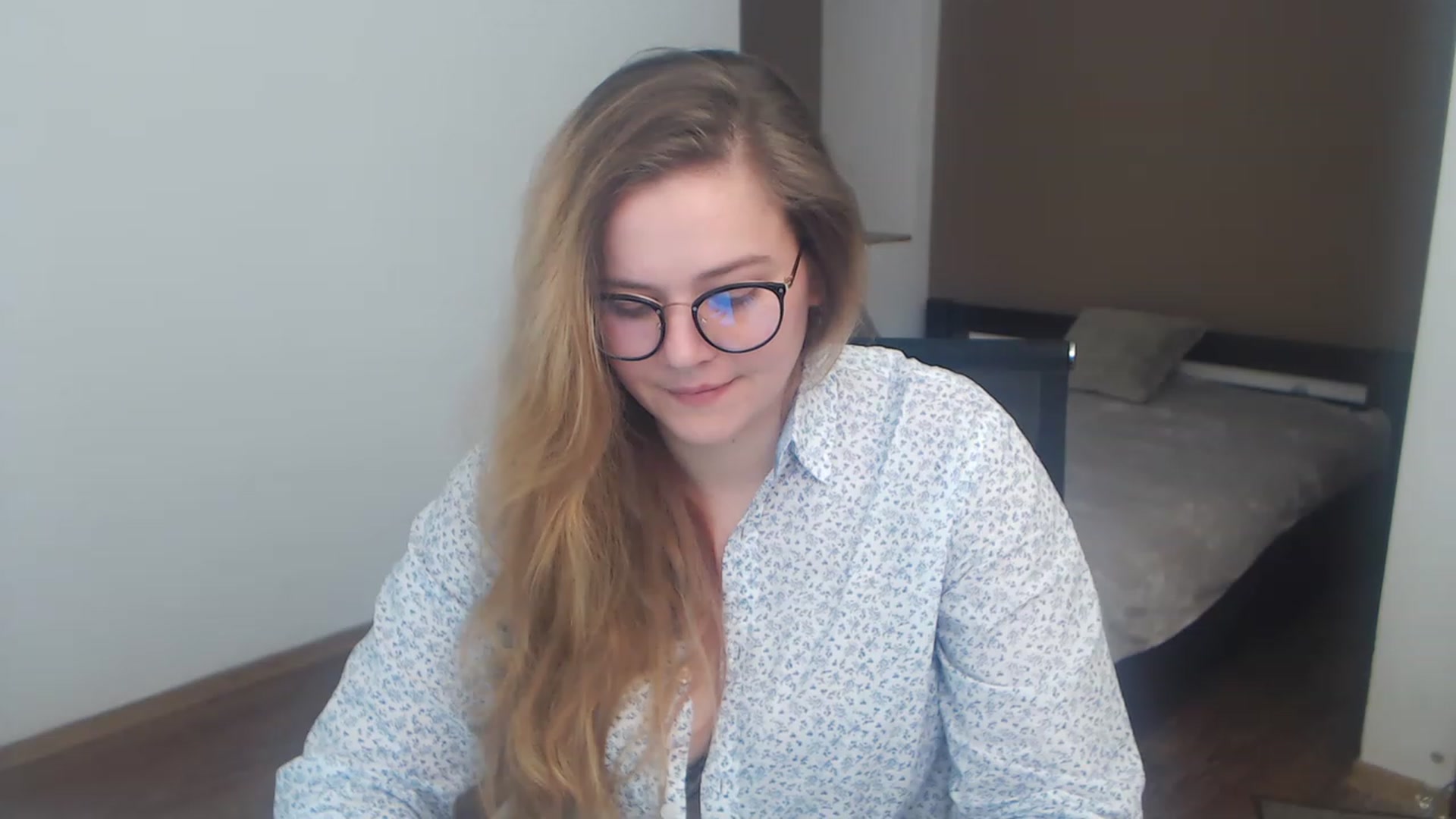 Gallery image thumbnail from KellyKleine's myfreecams stream on, 03/22/2023, 19:15 image 18 of 20