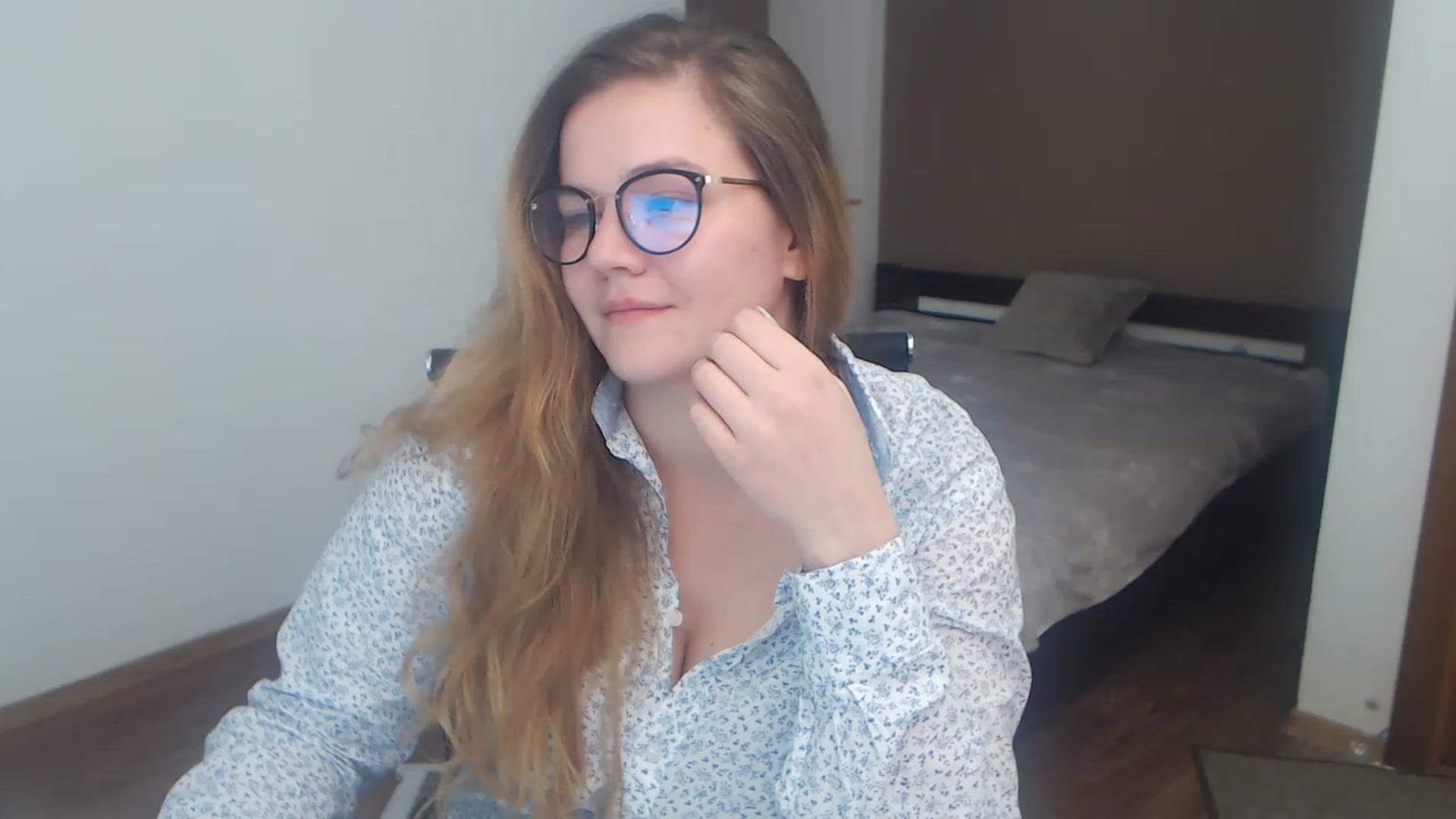 Gallery image thumbnail from KellyKleine's myfreecams stream on, 03/22/2023, 20:27 image 10 of 20