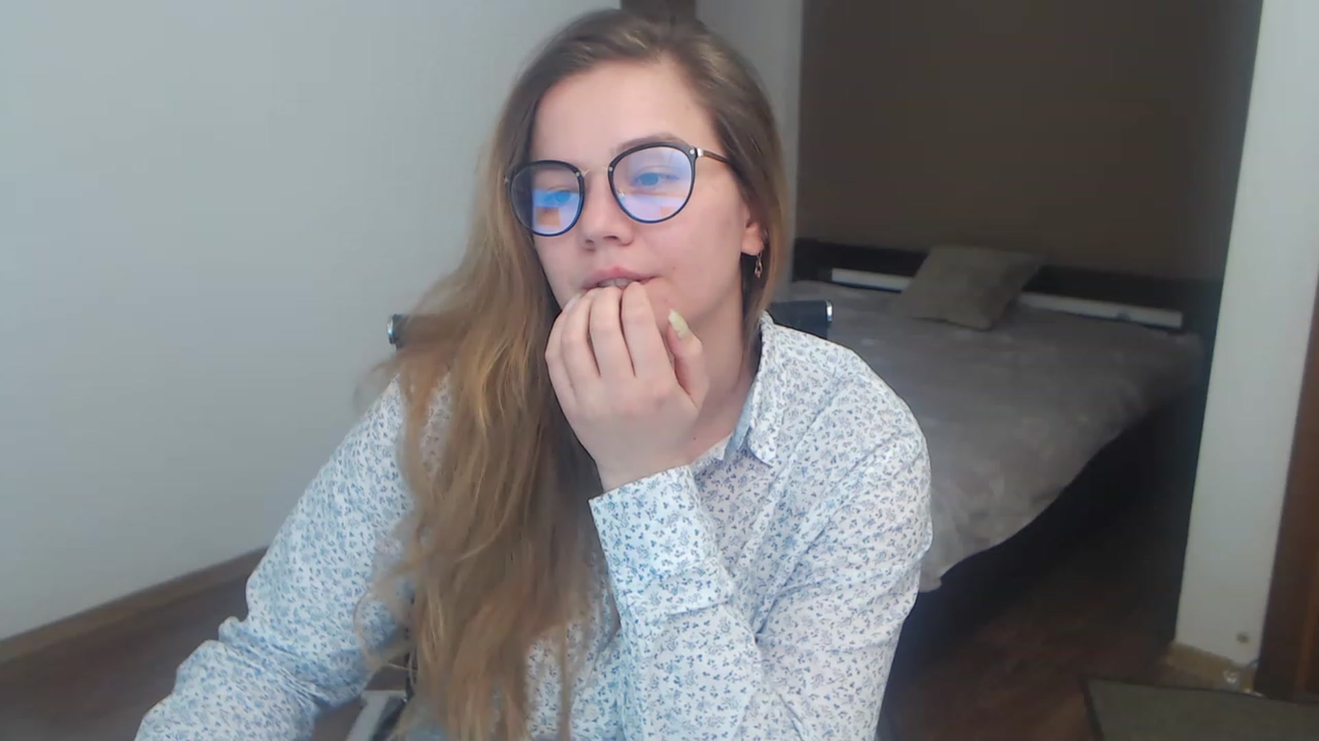 Gallery image thumbnail from KellyKleine's myfreecams stream on, 03/22/2023, 20:27 image 9 of 20