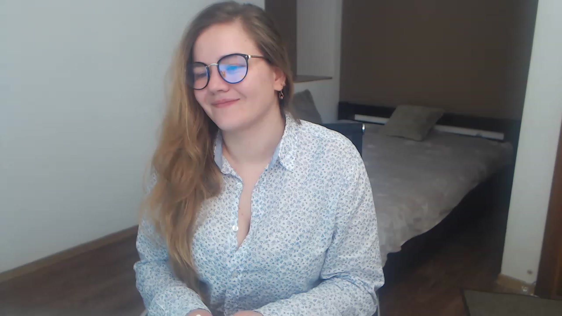 Gallery image thumbnail from KellyKleine's myfreecams stream on, 03/22/2023, 20:27 image 3 of 20