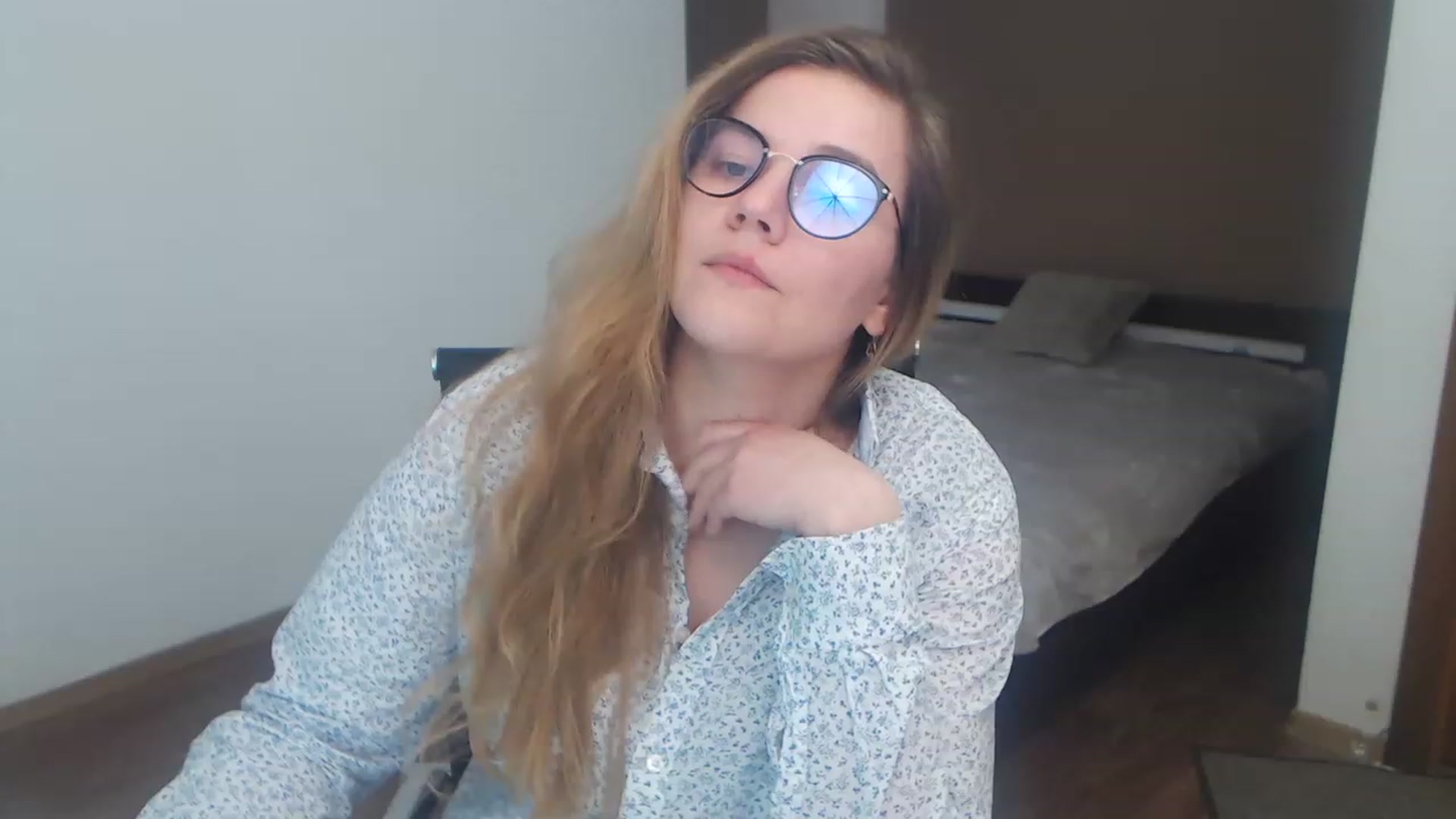 Gallery image thumbnail from KellyKleine's myfreecams stream on, 03/22/2023, 20:27 image 11 of 20