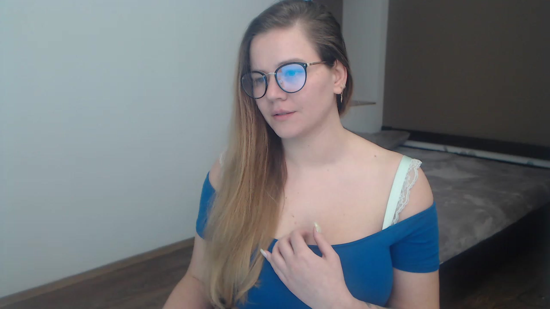 Gallery image thumbnail from KellyKleine's myfreecams stream on, 03/24/2023, 18:06 image 14 of 20