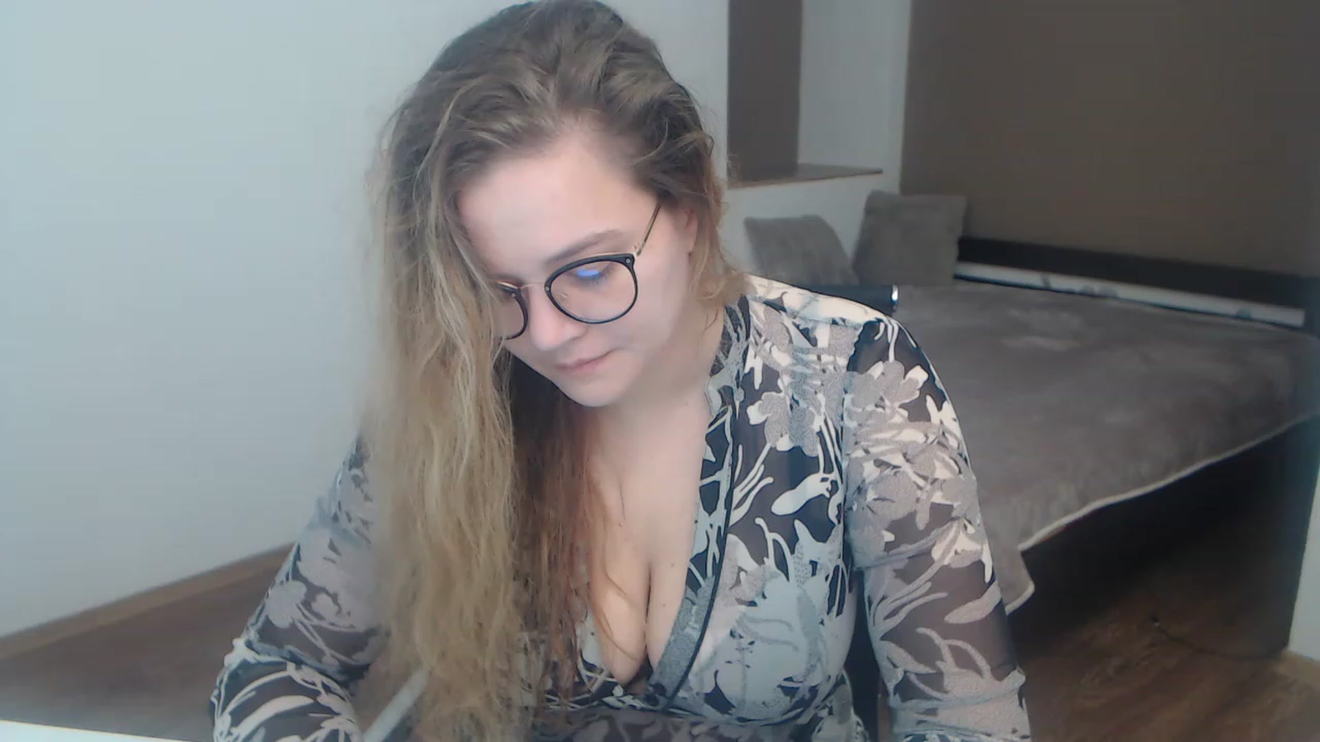 Gallery image thumbnail from KellyKleine's myfreecams stream on, 03/25/2023, 14:03 image 6 of 20
