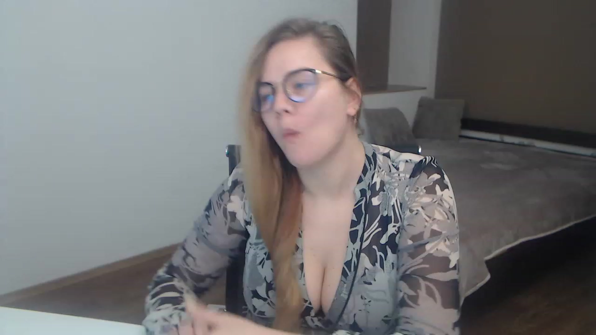 Gallery image thumbnail from KellyKleine's myfreecams stream on, 03/25/2023, 15:45 image 10 of 20