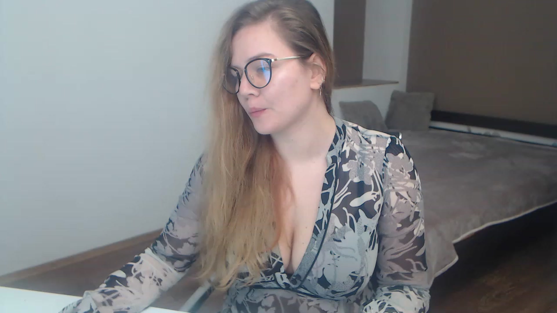 Gallery image thumbnail from KellyKleine's myfreecams stream on, 03/25/2023, 15:45 image 6 of 20