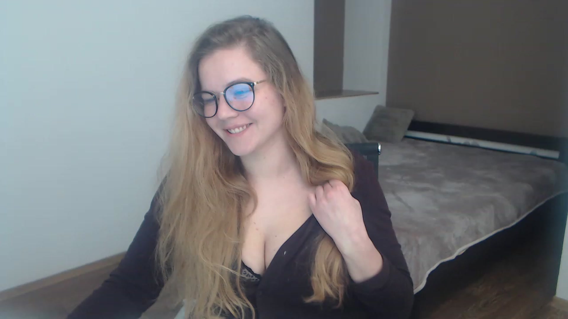 Gallery image thumbnail from KellyKleine's myfreecams stream on, 03/29/2023, 18:23 image 1 of 20