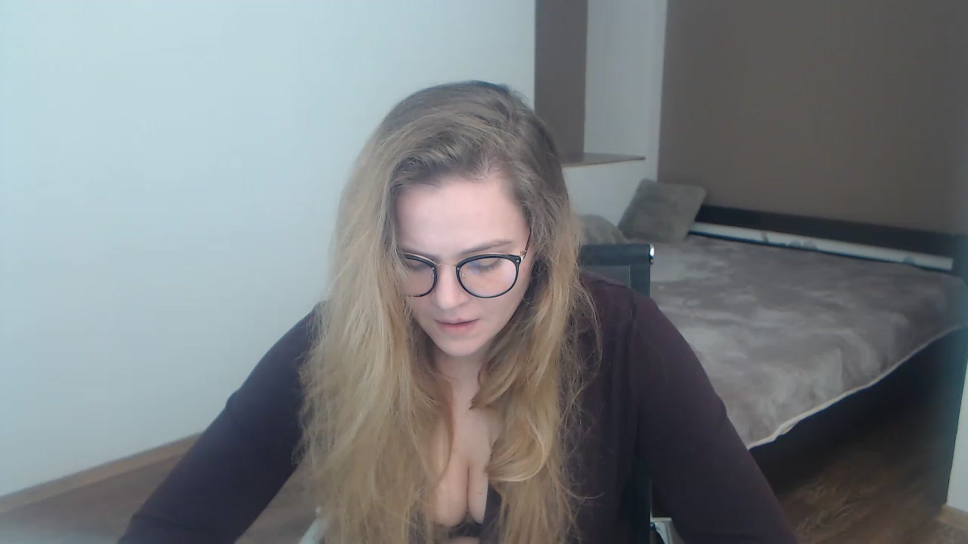 Gallery image thumbnail from KellyKleine's myfreecams stream on, 03/29/2023, 18:23 image 3 of 20