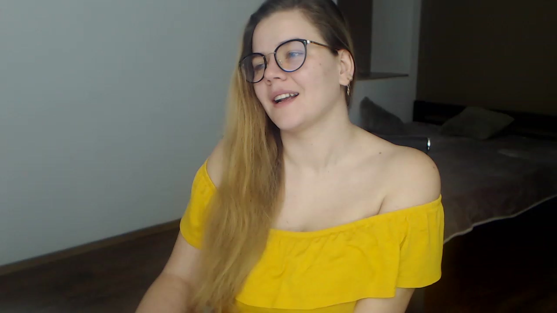 Gallery image thumbnail from KellyKleine's myfreecams stream on, 03/30/2023, 15:50 image 12 of 20