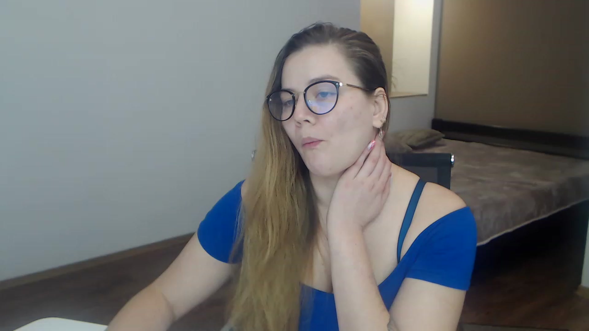 Gallery image thumbnail from KellyKleine's myfreecams stream on, 03/31/2023, 15:48 image 8 of 20