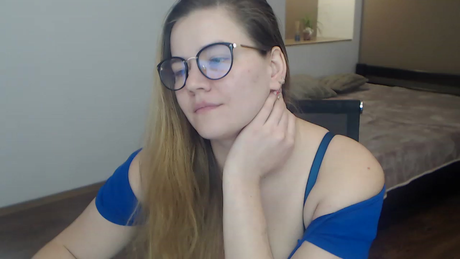 Gallery image thumbnail from KellyKleine's myfreecams stream on, 03/31/2023, 17:07 image 3 of 20