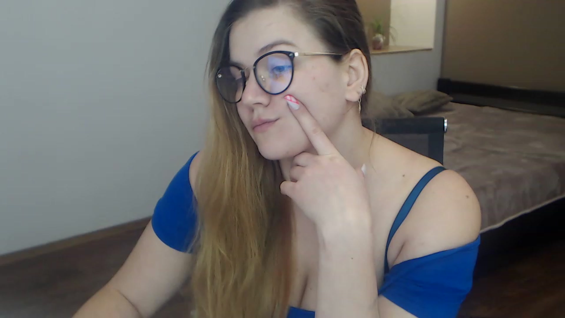 Gallery image thumbnail from KellyKleine's myfreecams stream on, 03/31/2023, 17:07 image 16 of 20