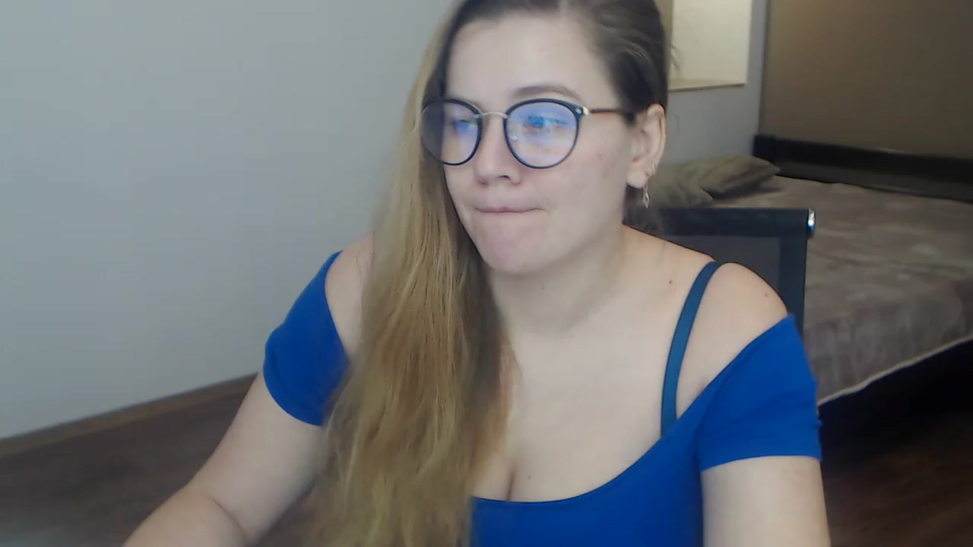 Gallery image thumbnail from KellyKleine's myfreecams stream on, 03/31/2023, 17:07 image 10 of 20